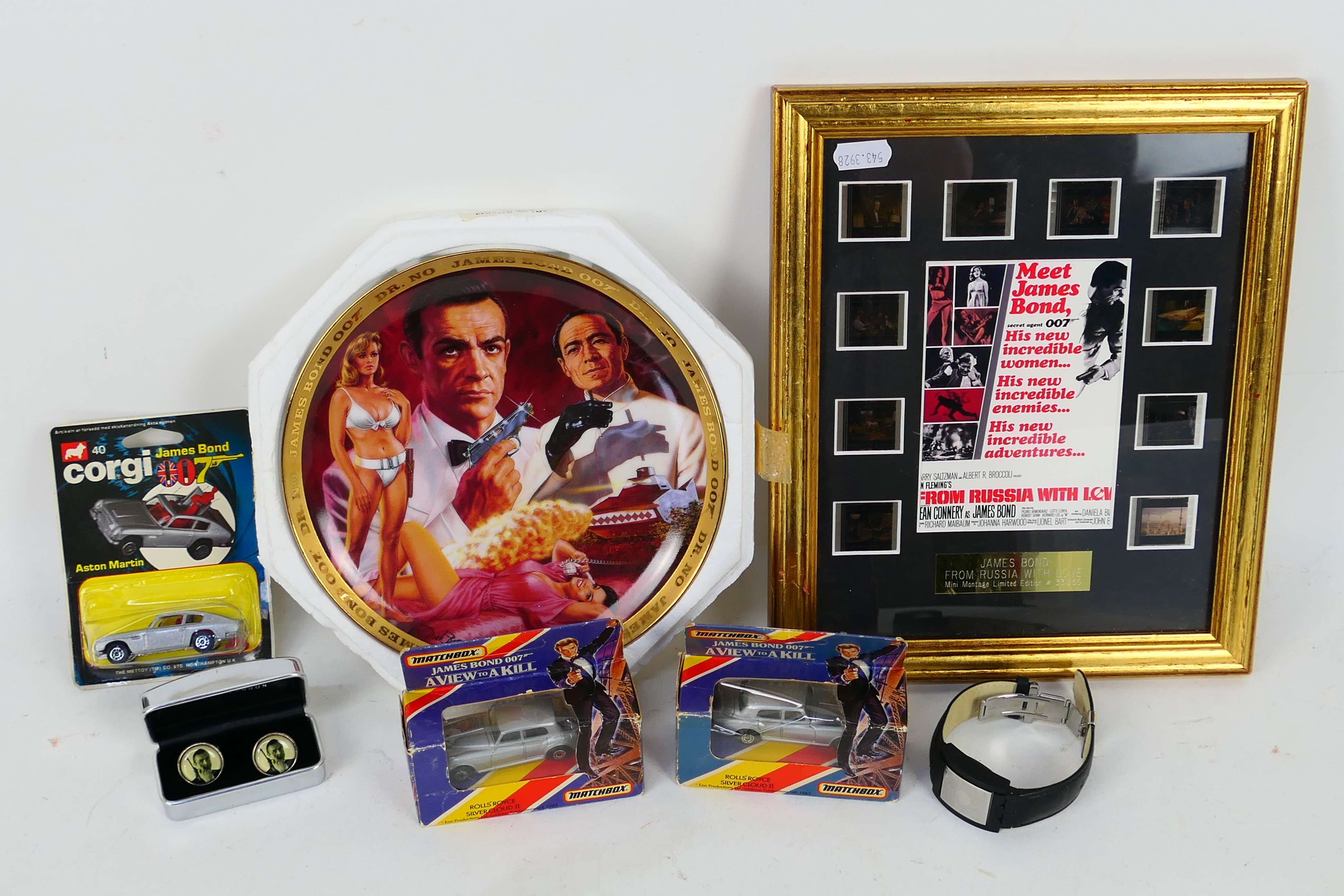 James Bond 007 - A quantity of James Bond related collectables to include a limited edition From