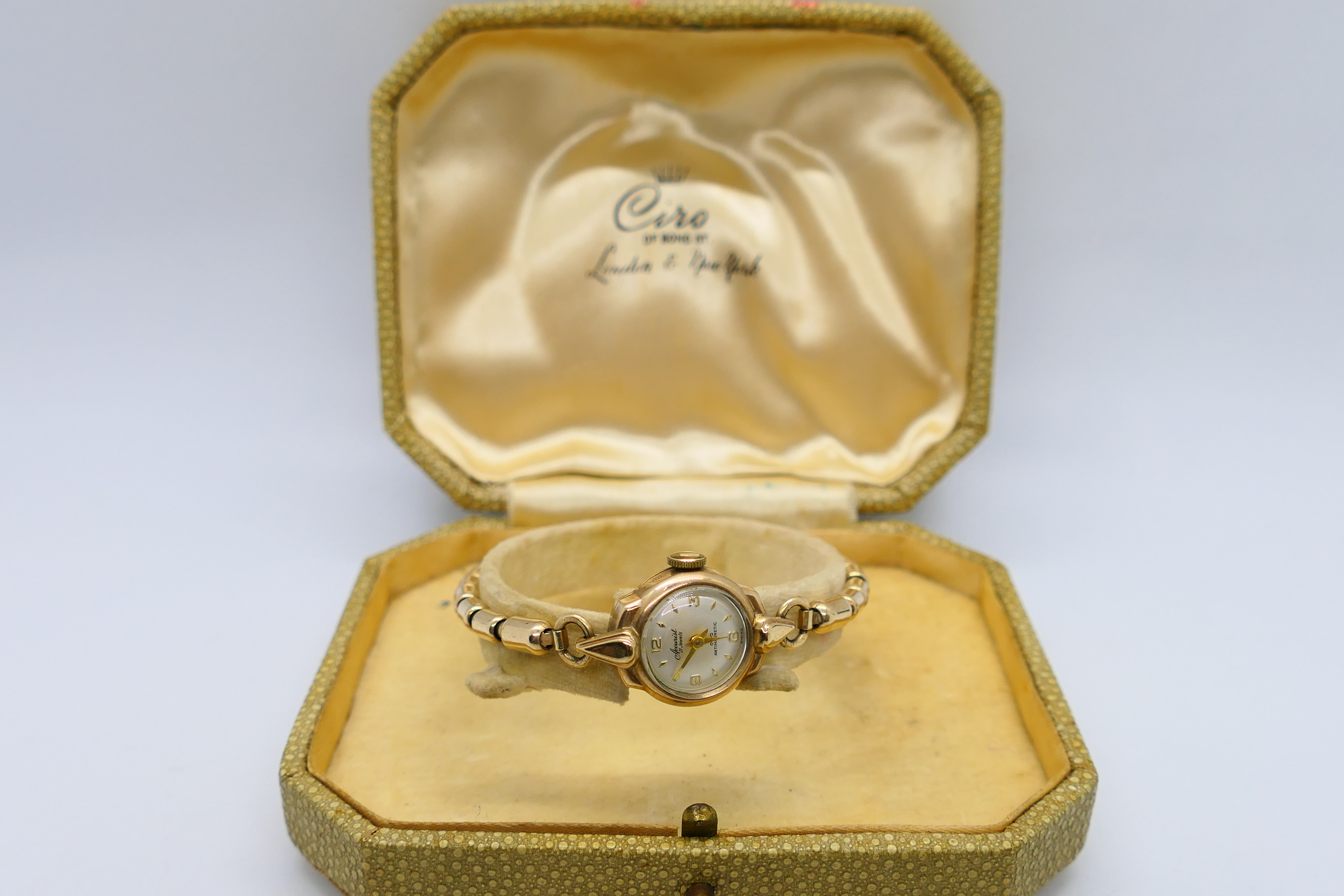 A lady's 9ct gold cased Accurist wrist watch on expanding rolled gold bracelet, - Image 3 of 6