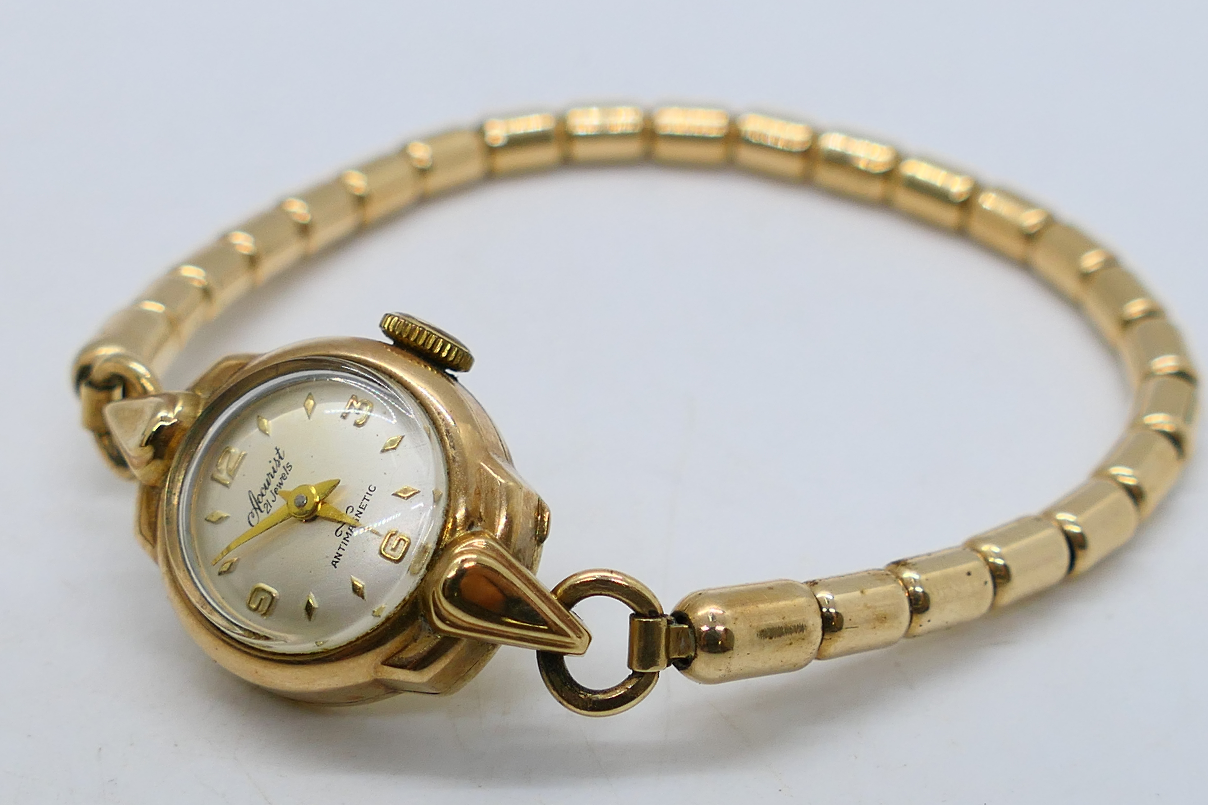 A lady's 9ct gold cased Accurist wrist watch on expanding rolled gold bracelet, - Image 4 of 6
