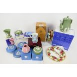 Lot to include boxed Wedgwood Jasperware pieces, a small quantity of unboxed items,