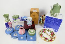 Lot to include boxed Wedgwood Jasperware pieces, a small quantity of unboxed items,