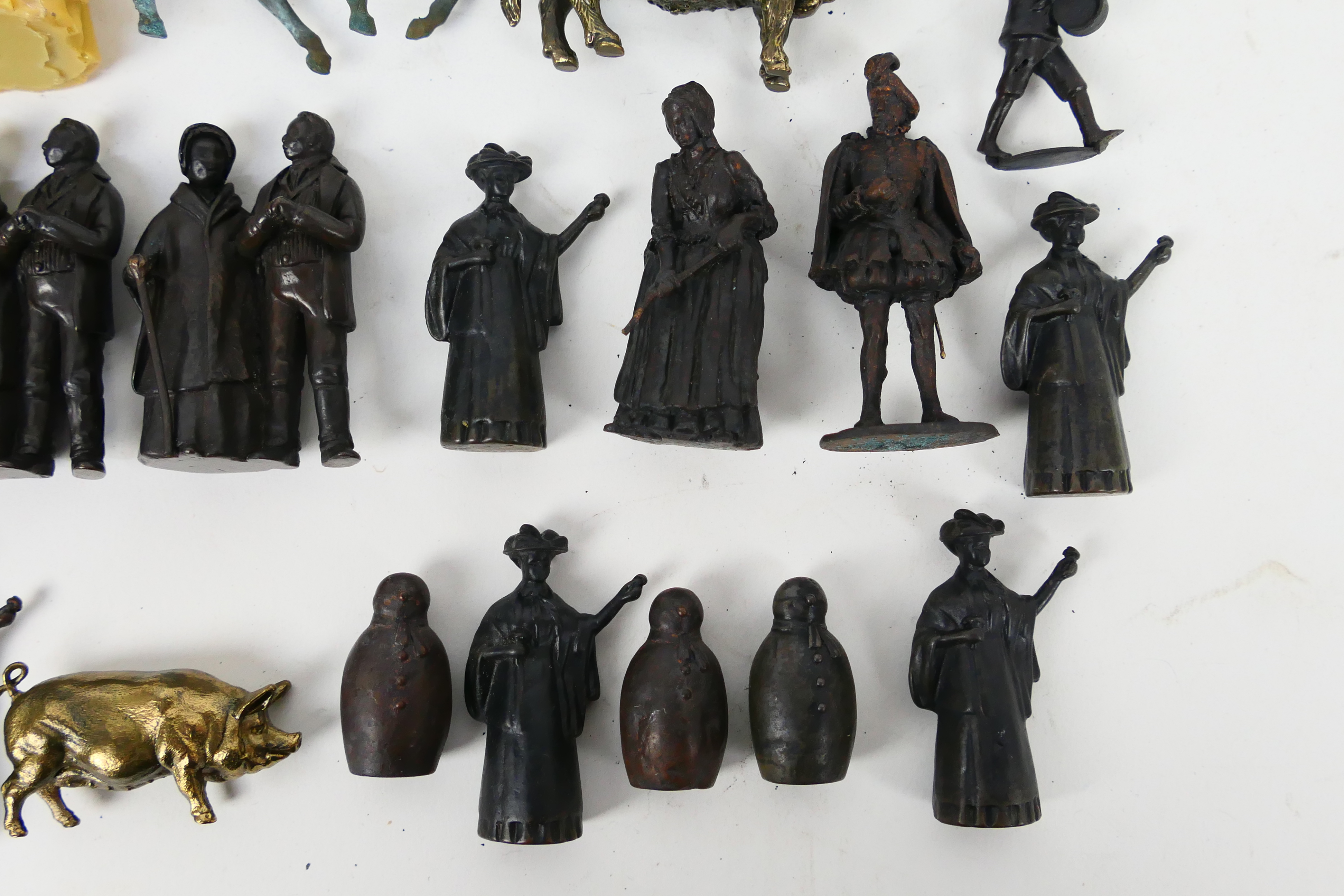 A fleet of 28 x predominantly bronze animals, figures, and similar and 1 x plastic figure. - Image 5 of 5