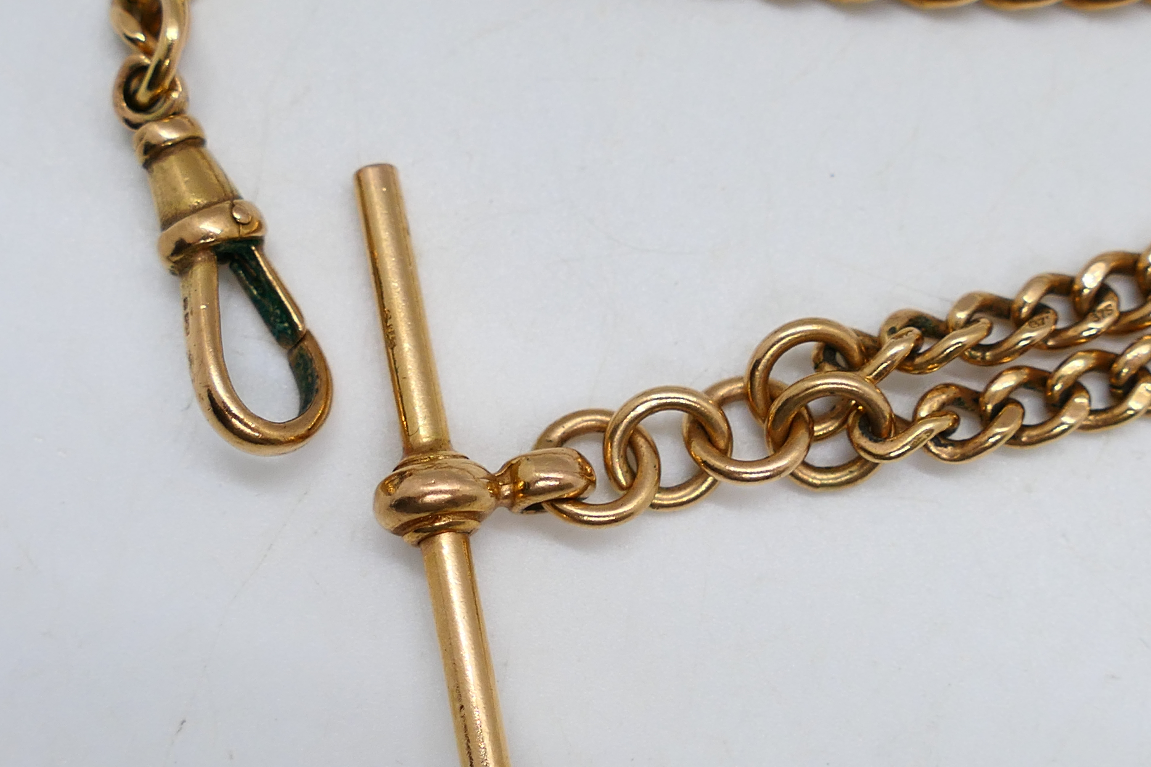 A 9ct rose gold chain and T-bar, 44 cm (l), approximately 34.7 grams / 1. - Image 3 of 3