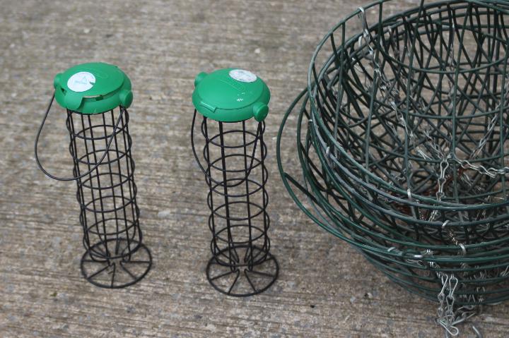 SMJ , Other - A mixed lot to include 15 x metal flower baskets, 2 x empty metal bird feeders, - Image 2 of 3