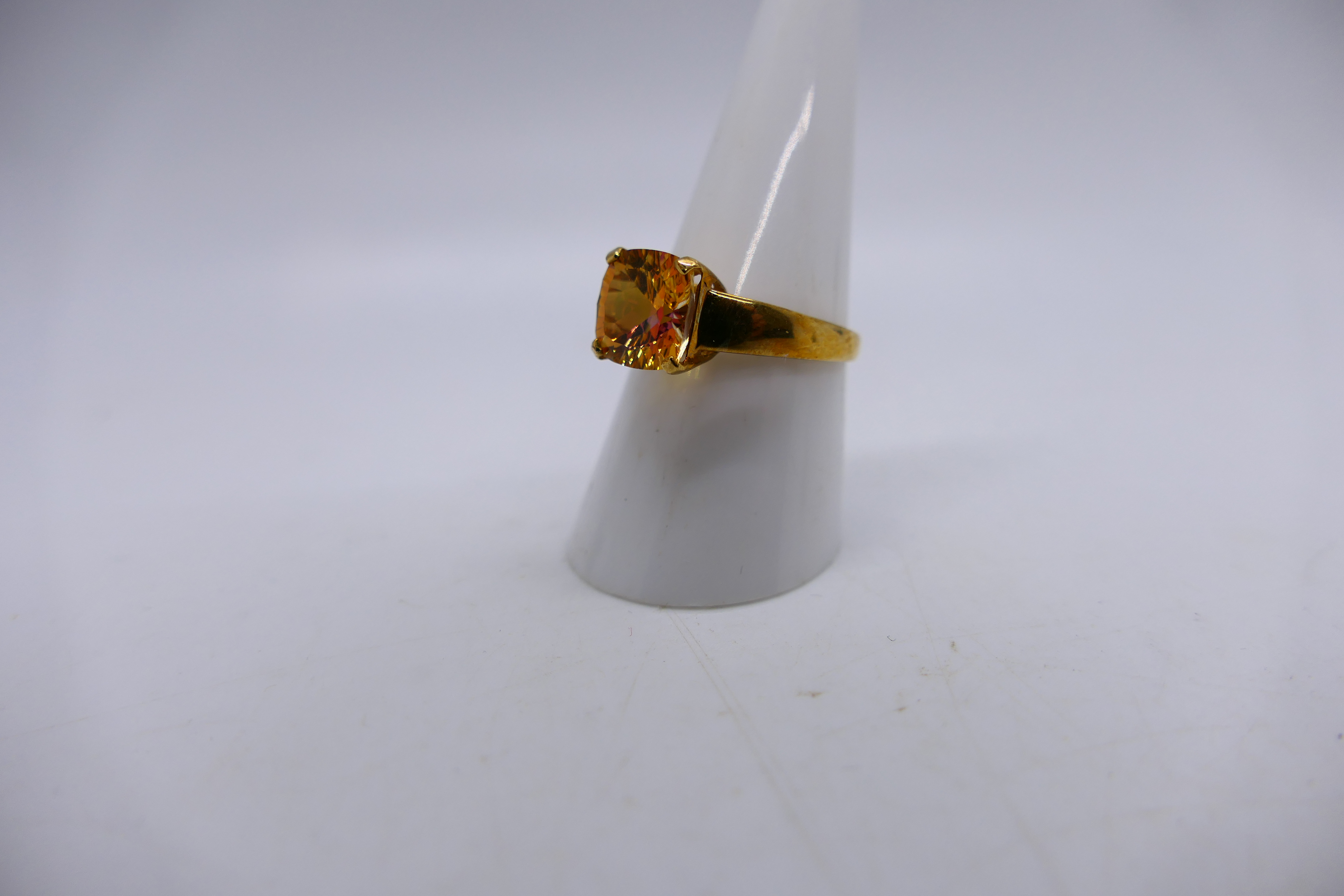 A 9ct gold stone set dress ring, size O+½, 2.3 grams and a stone set yellow metal pendant. - Image 4 of 5