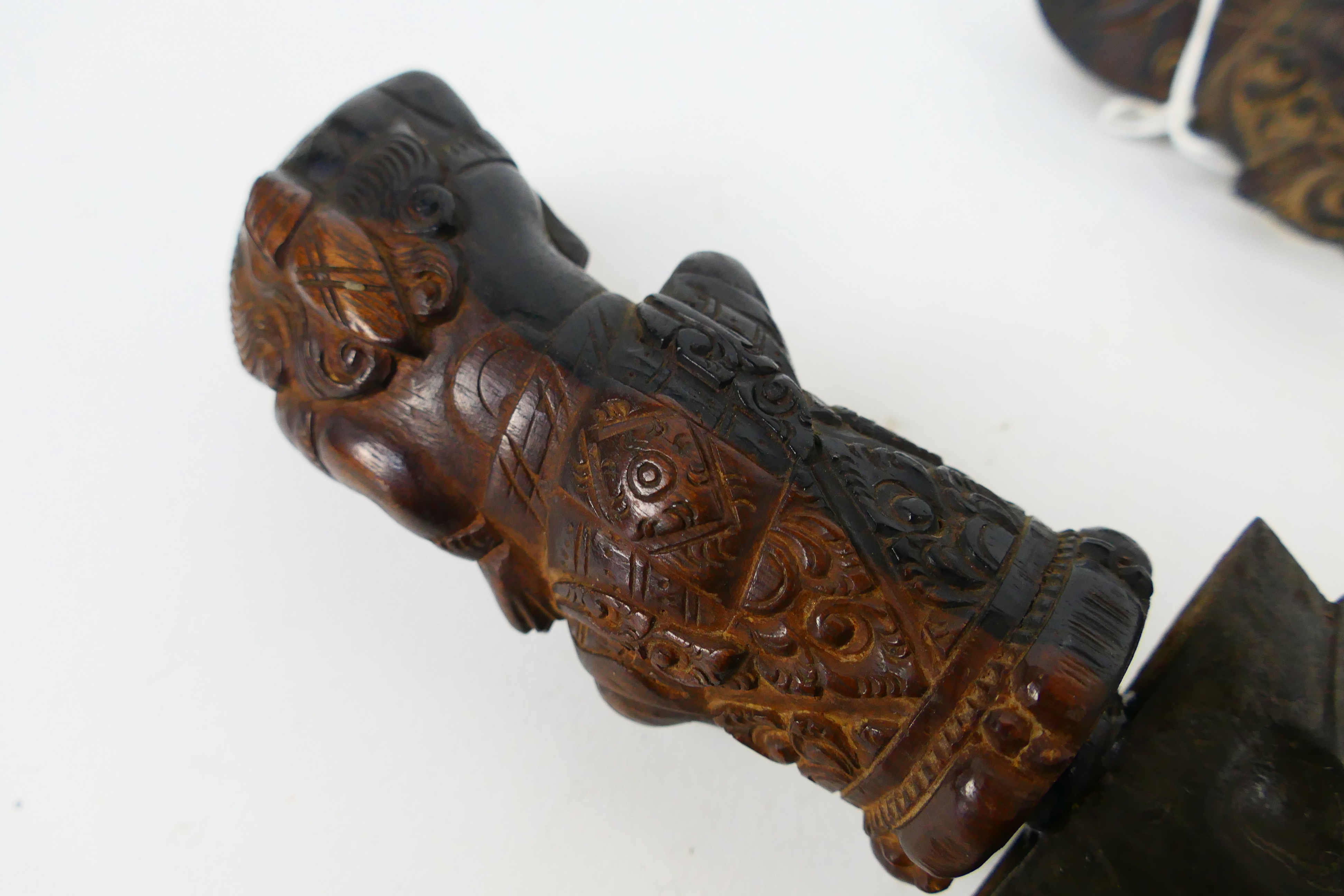 An Indonesian Kris with intricately carved scabbard and hilt, - Image 6 of 9