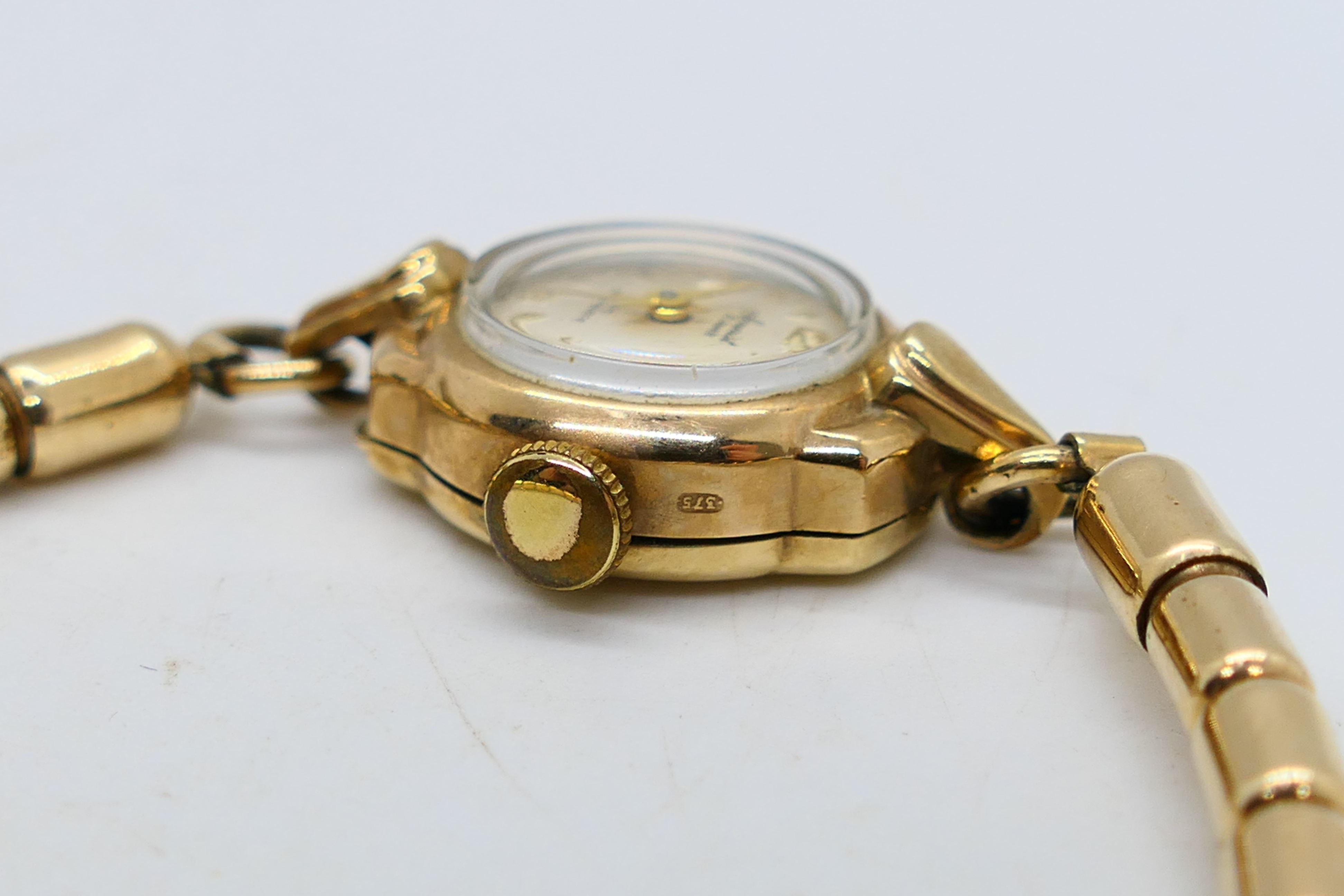 A lady's 9ct gold cased Accurist wrist watch on expanding rolled gold bracelet, - Image 5 of 6