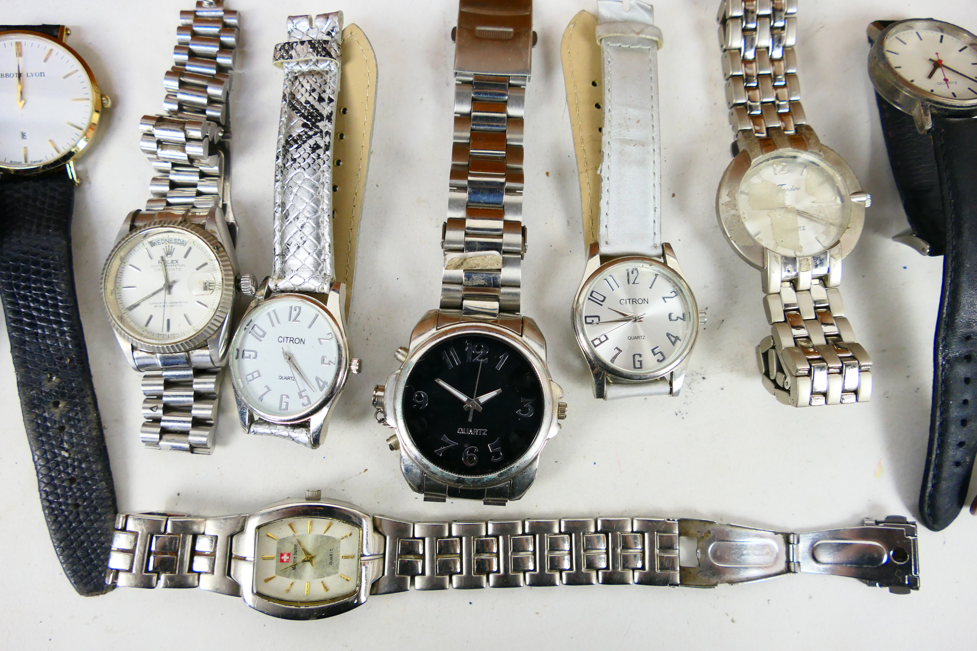 A box containing a large quantity of wrist watches, various makers. - Image 3 of 6