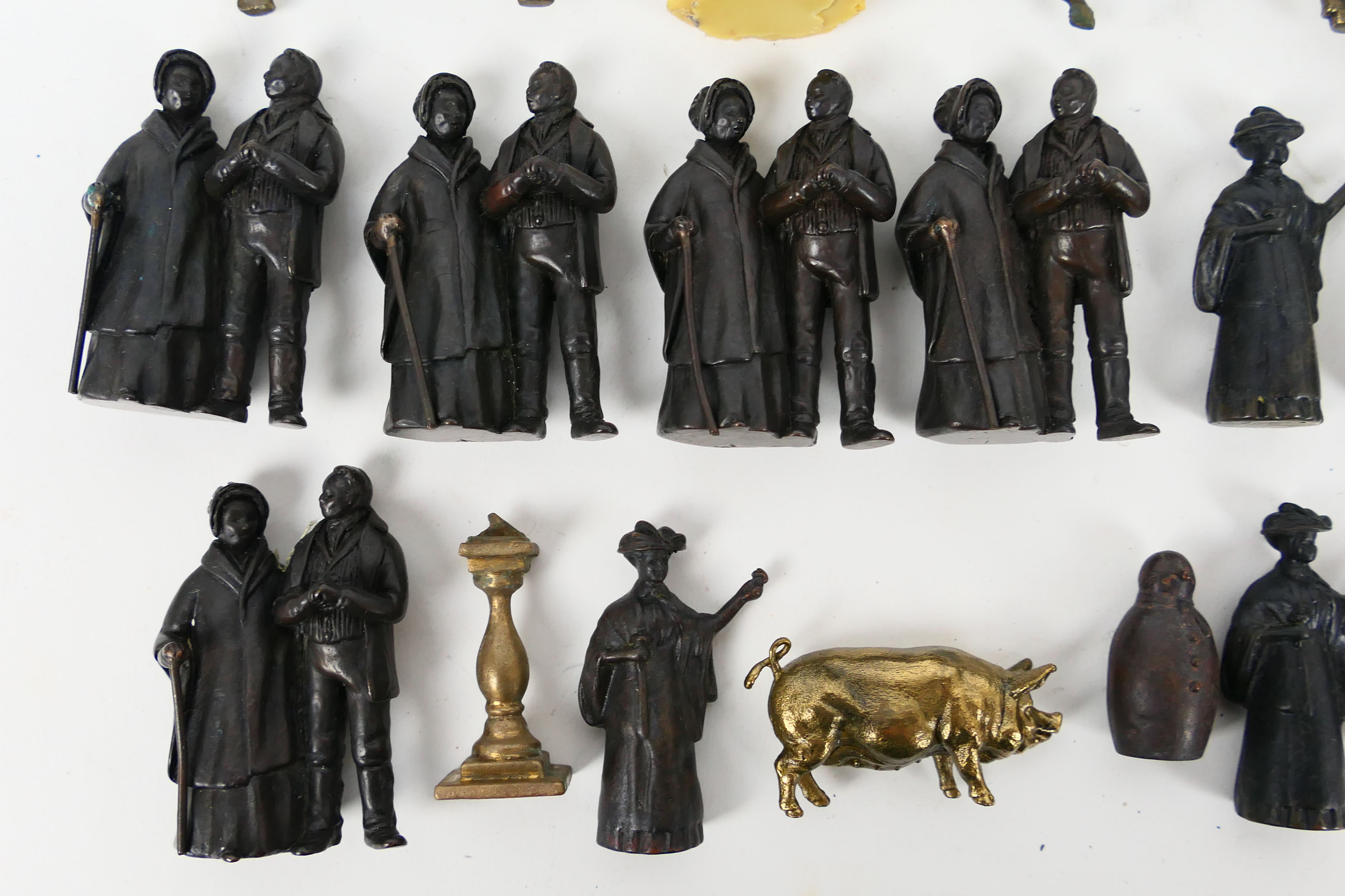 A fleet of 28 x predominantly bronze animals, figures, and similar and 1 x plastic figure. - Image 4 of 5