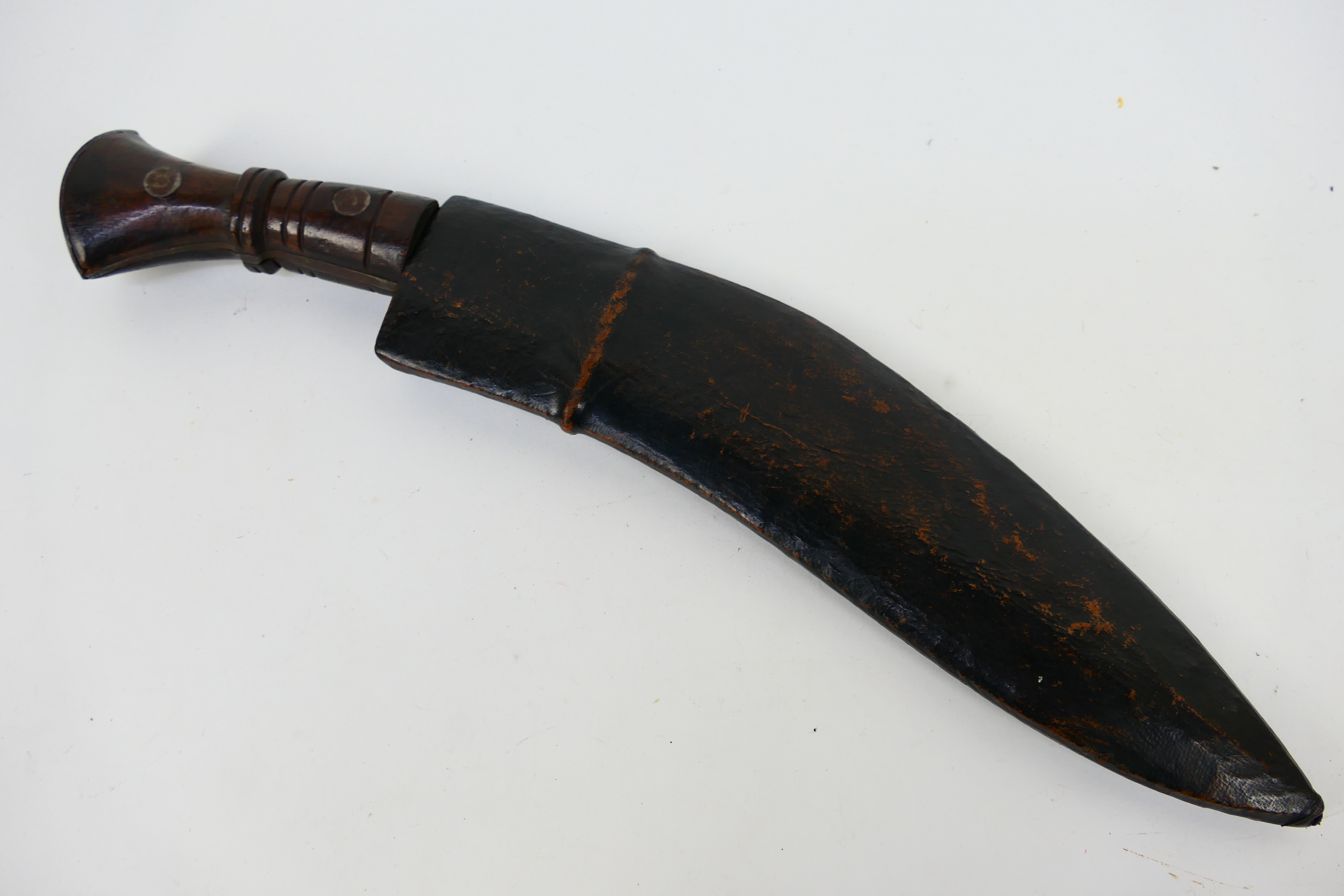 A Gurkha kukri knife, dated 1916, turned wooden hilt with metal pommel, housed in leather sheath. - Image 9 of 9