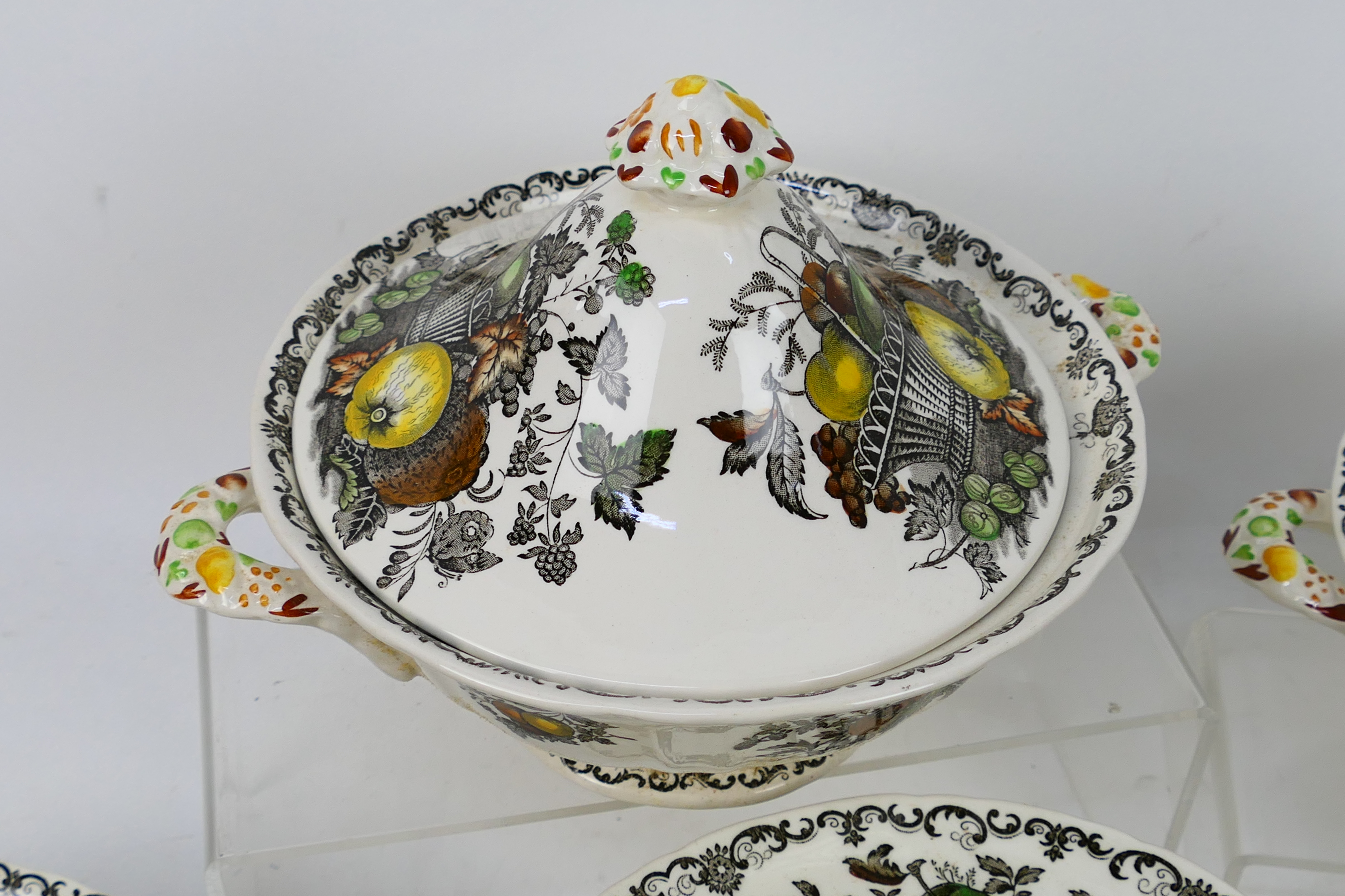 Masons Ironstone - A collection of dinner wares in the Fruit Basket pattern, 33 pieces total. - Image 2 of 4