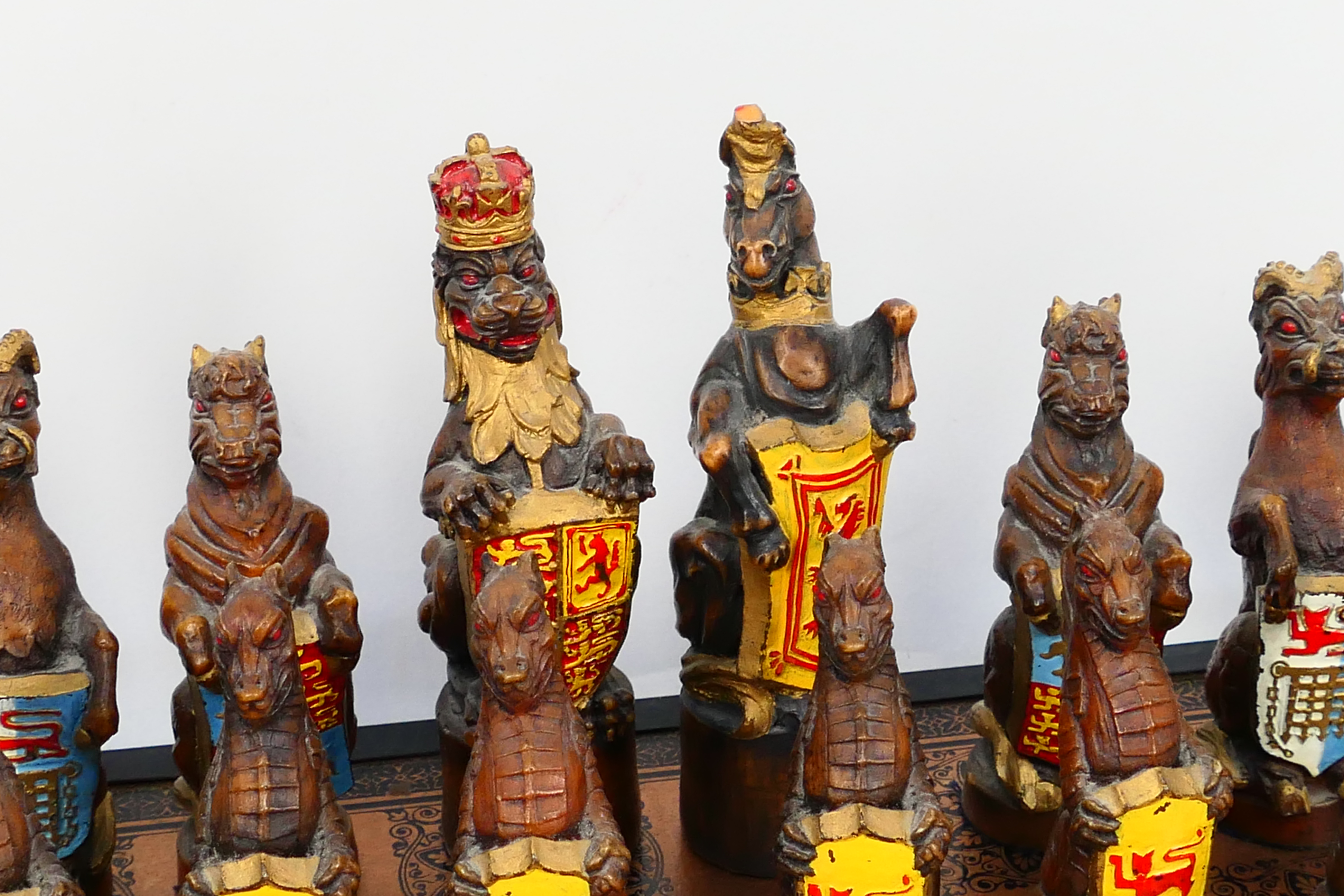 A Royal Beasts Queens Coronation chess set with 16 cm king. - Image 3 of 7