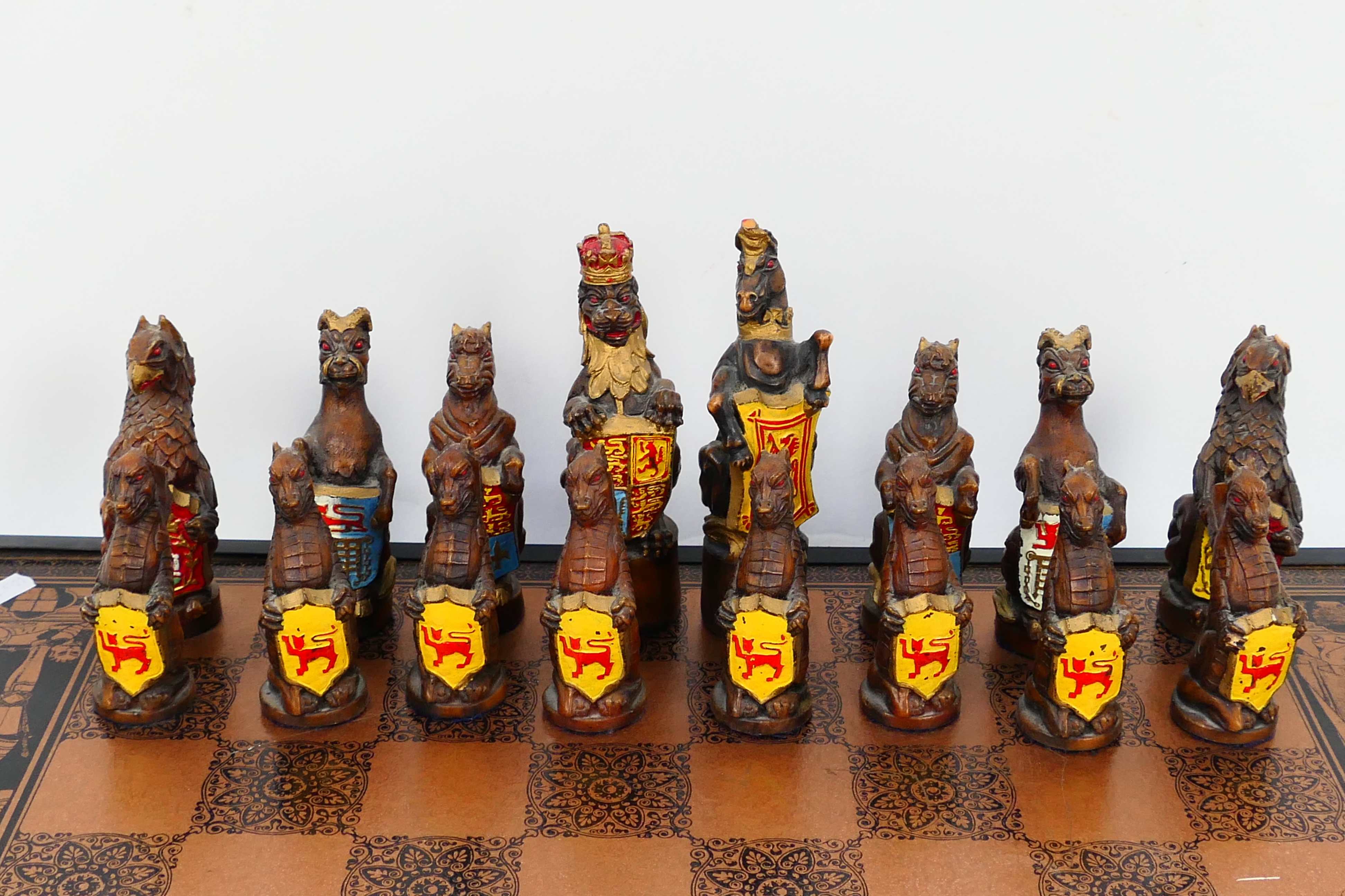 A Royal Beasts Queens Coronation chess set with 16 cm king. - Image 2 of 7