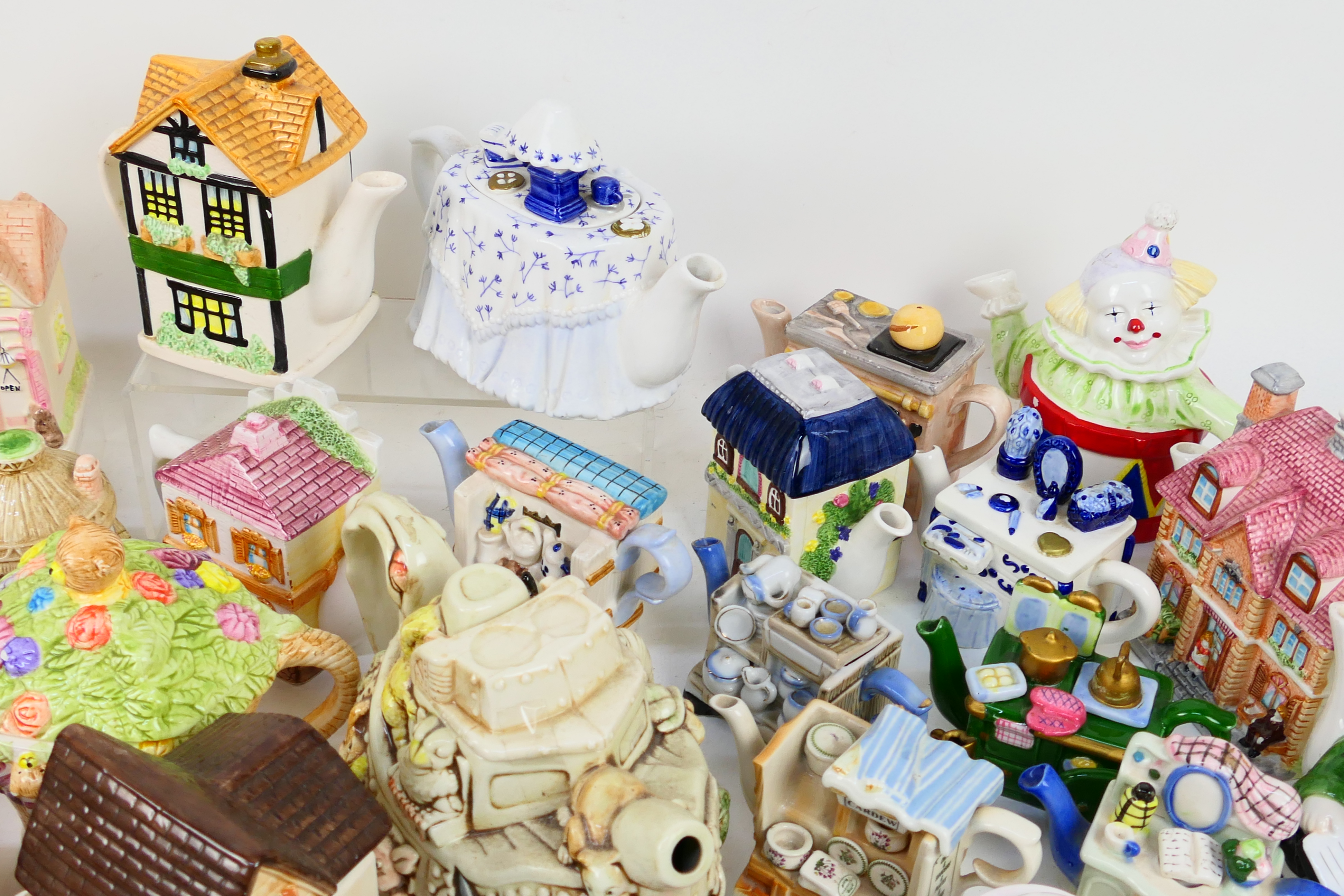 A collection of novelty teapots, two boxes. - Image 4 of 6