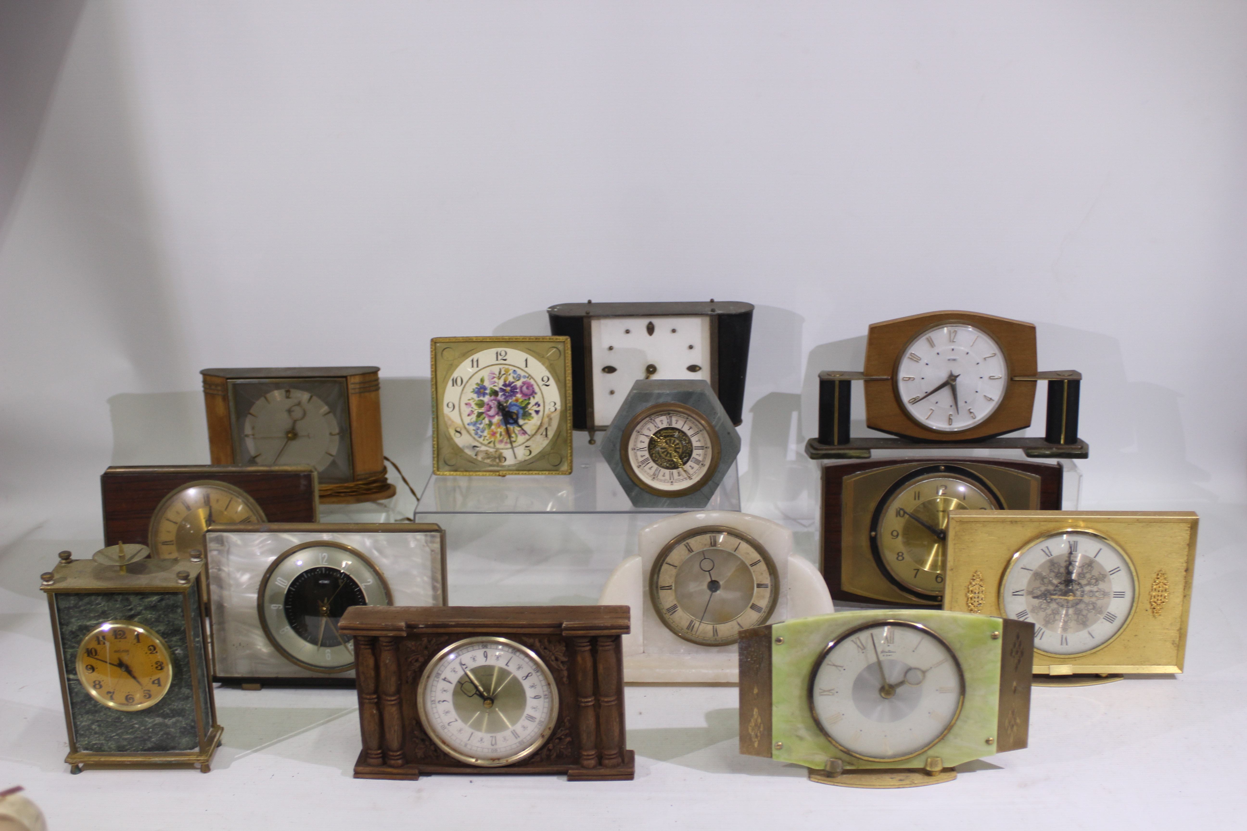 A quantity of vintage clocks to include Westclox, Bentima, Metamec and similar. - Image 2 of 10