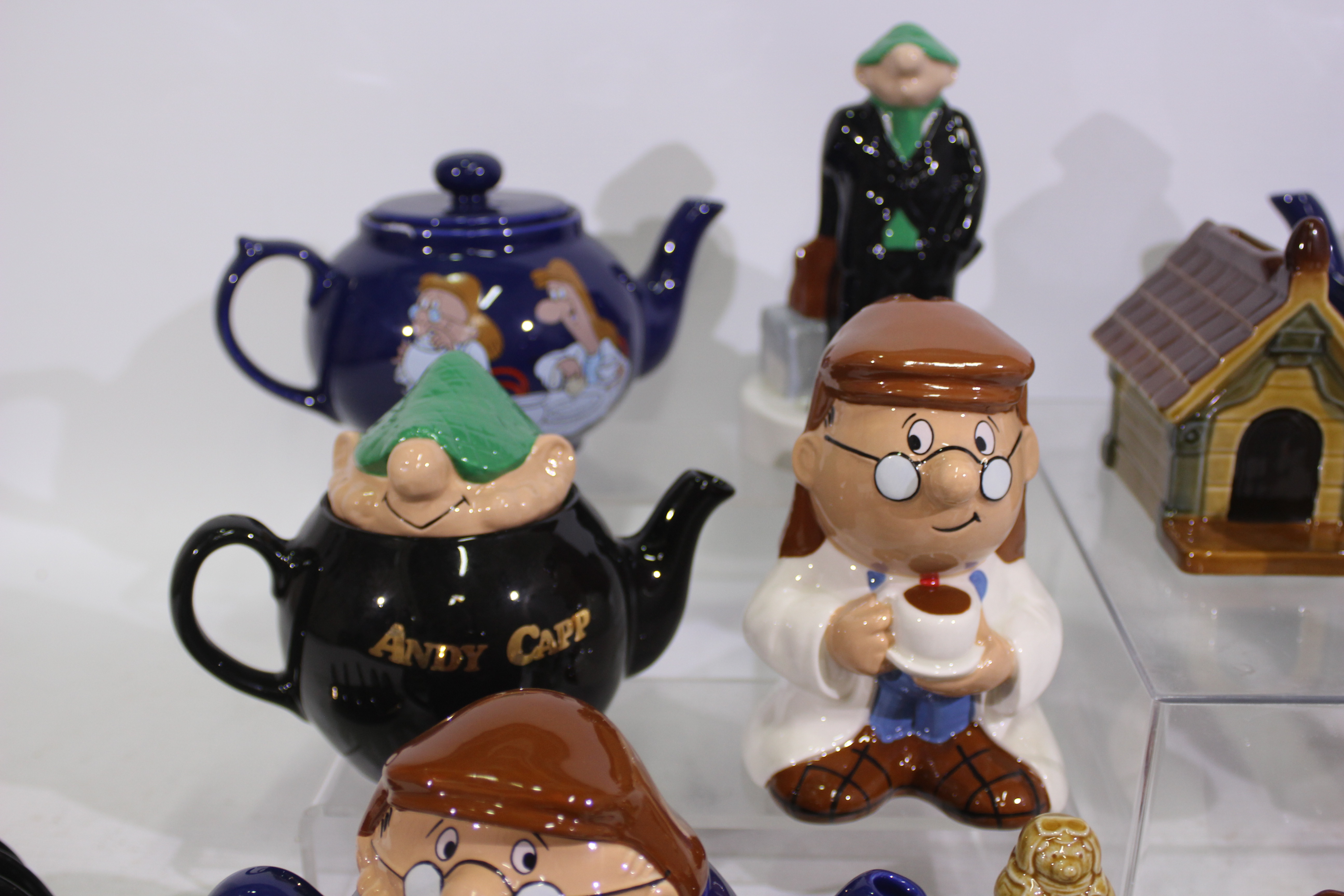 A collection of promotional Tetley Tea wares to include teapots, toast rack, - Image 5 of 7