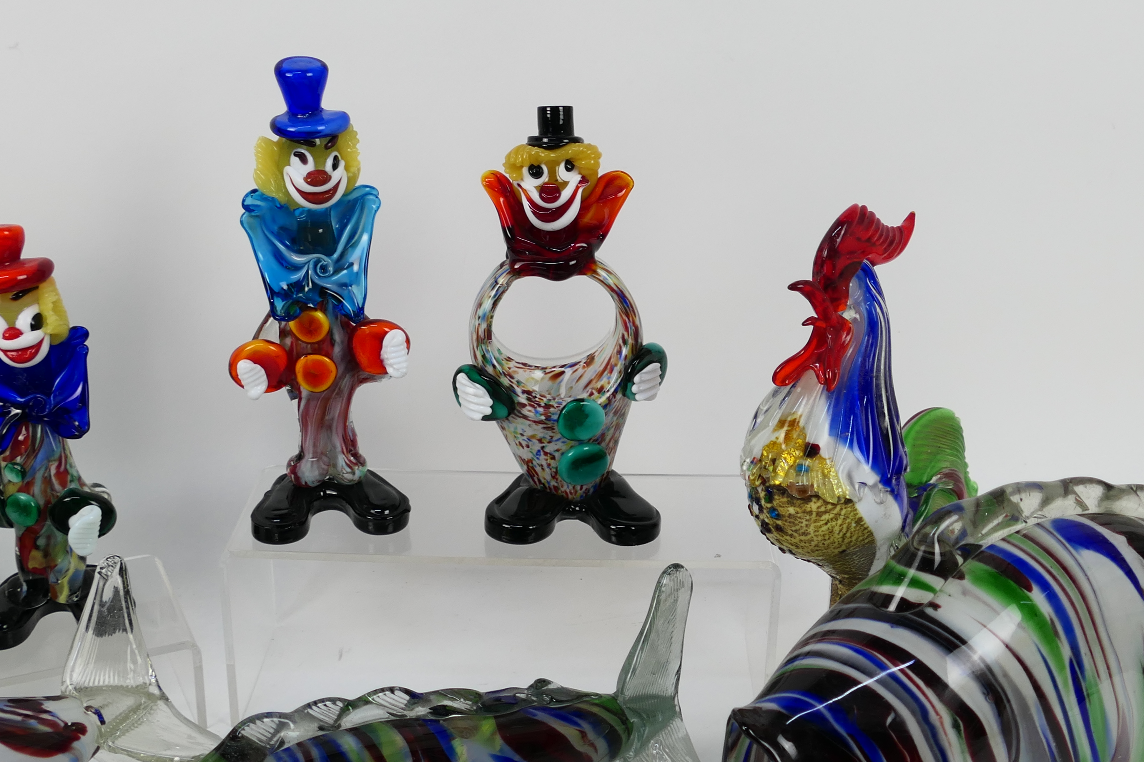 A collection of glass fish, clowns and similar to include Murano, largest approximately 38 cm (l). - Image 3 of 5