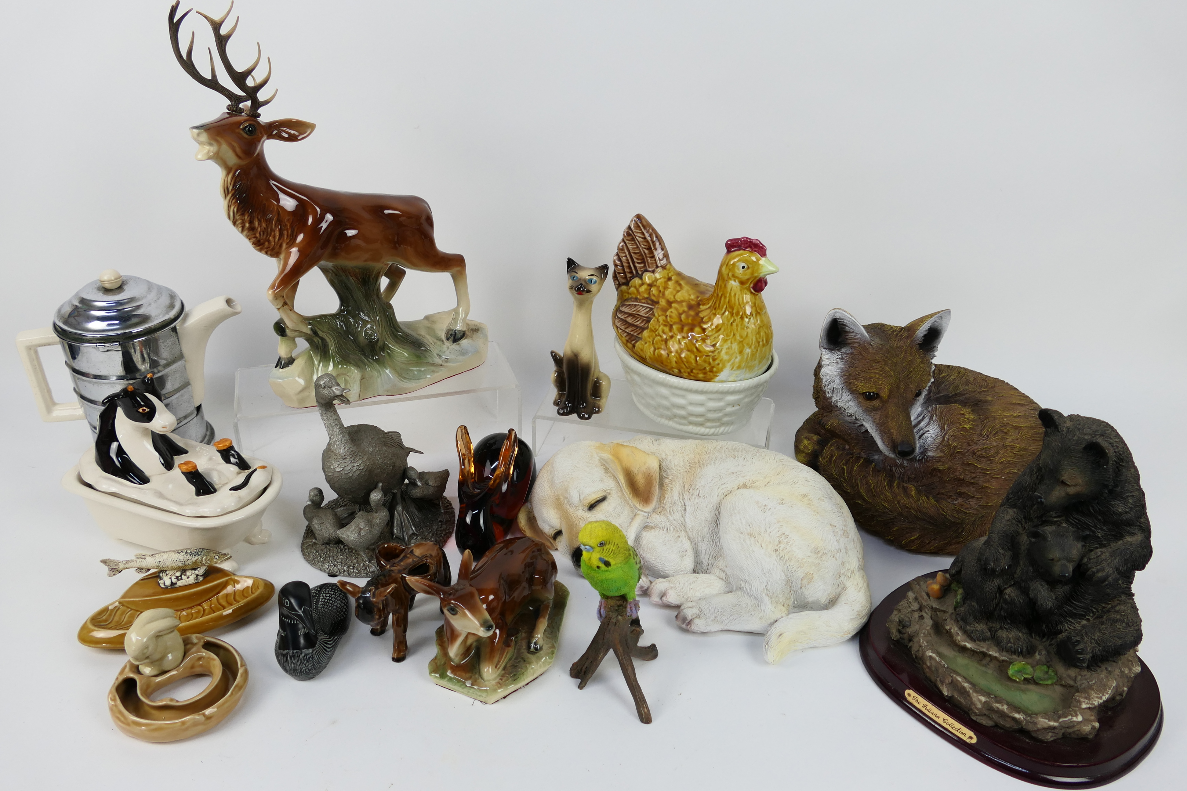 A collection of predominantly animal figures / groups to include a Franklin Mint pewter group