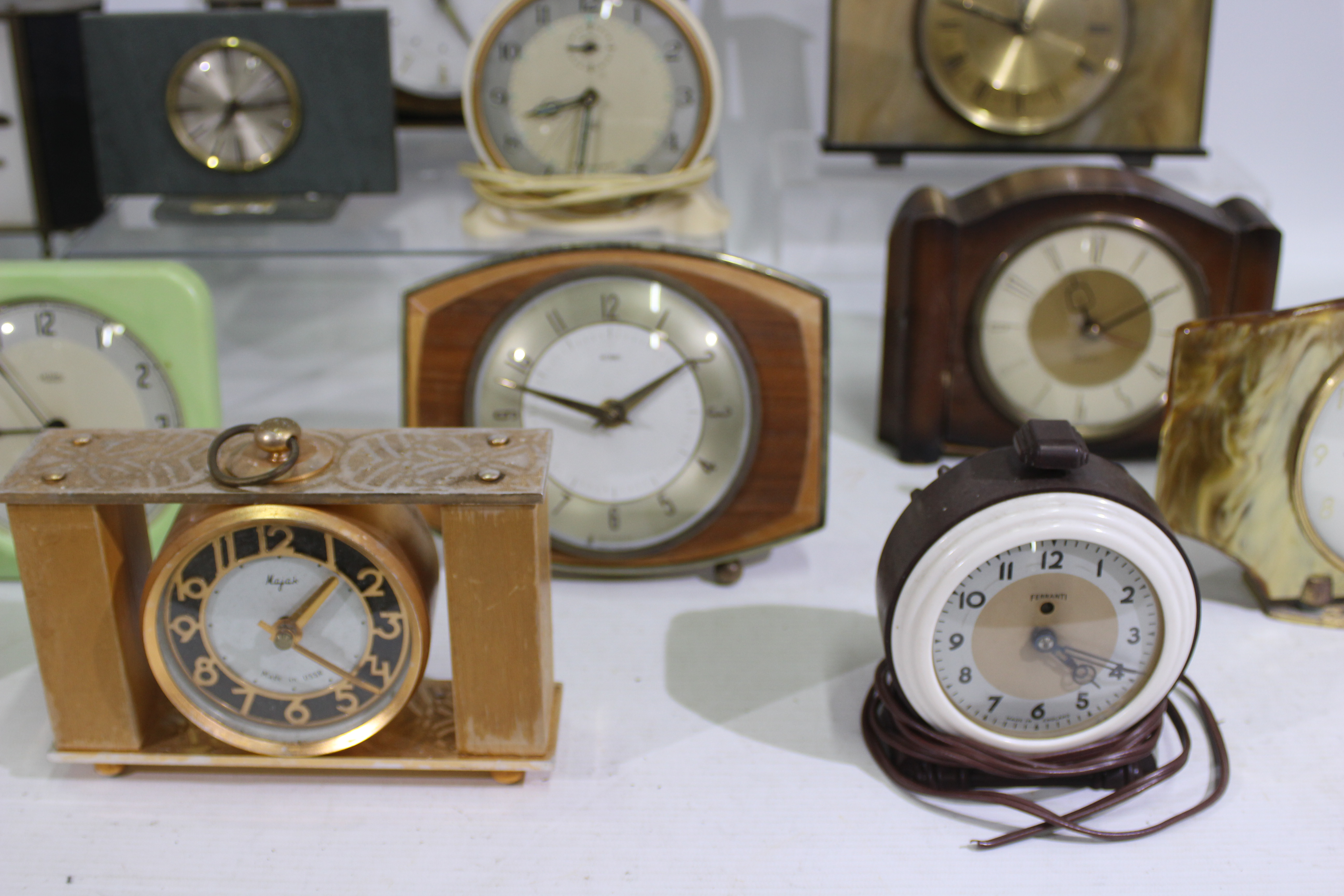 A collection of vintage desk / mantel clocks to include Bentima, Smiths, Westclox, - Image 6 of 7