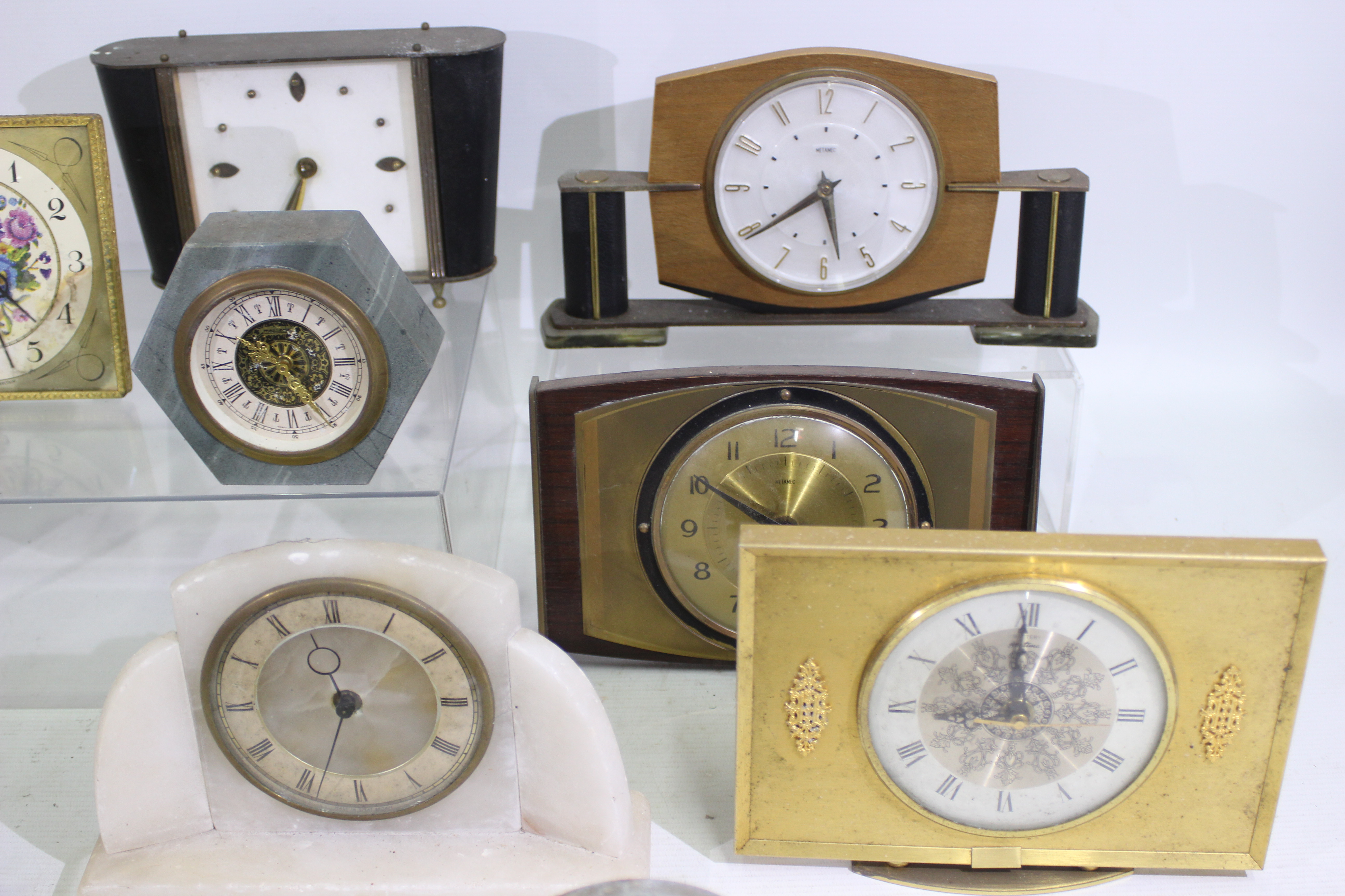 A quantity of vintage clocks to include Westclox, Bentima, Metamec and similar. - Image 10 of 10