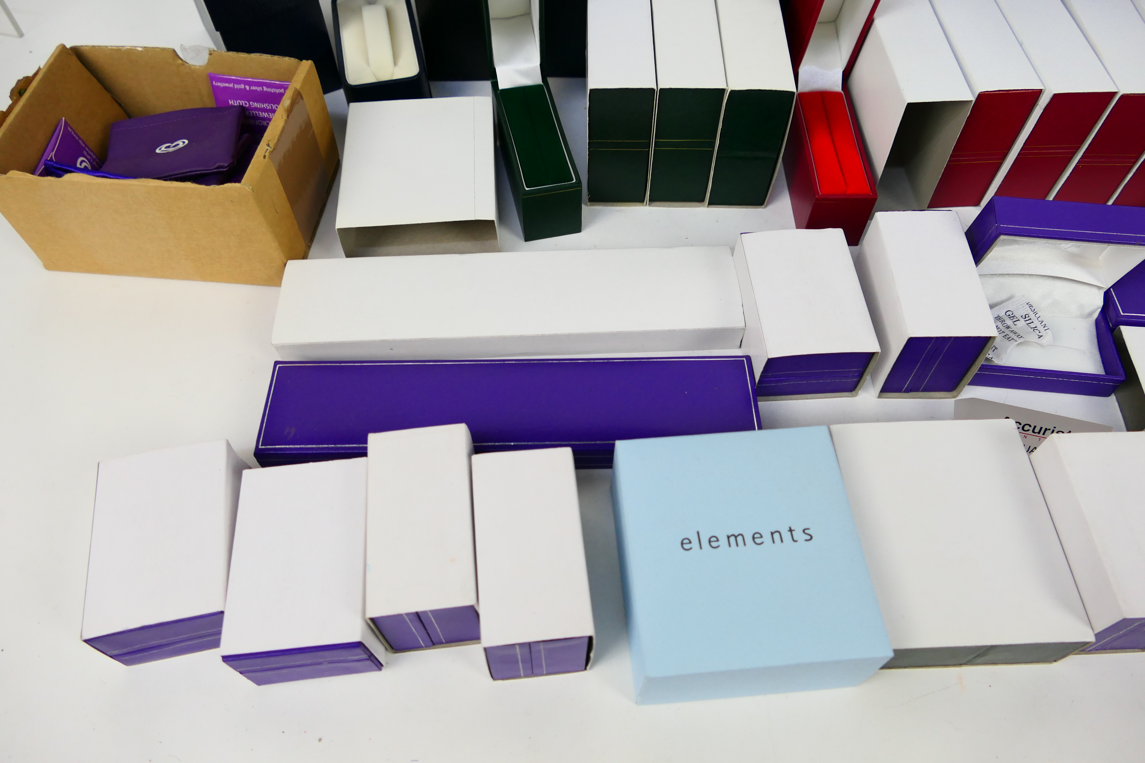 A collection of empty jewellery boxes. - Image 4 of 5