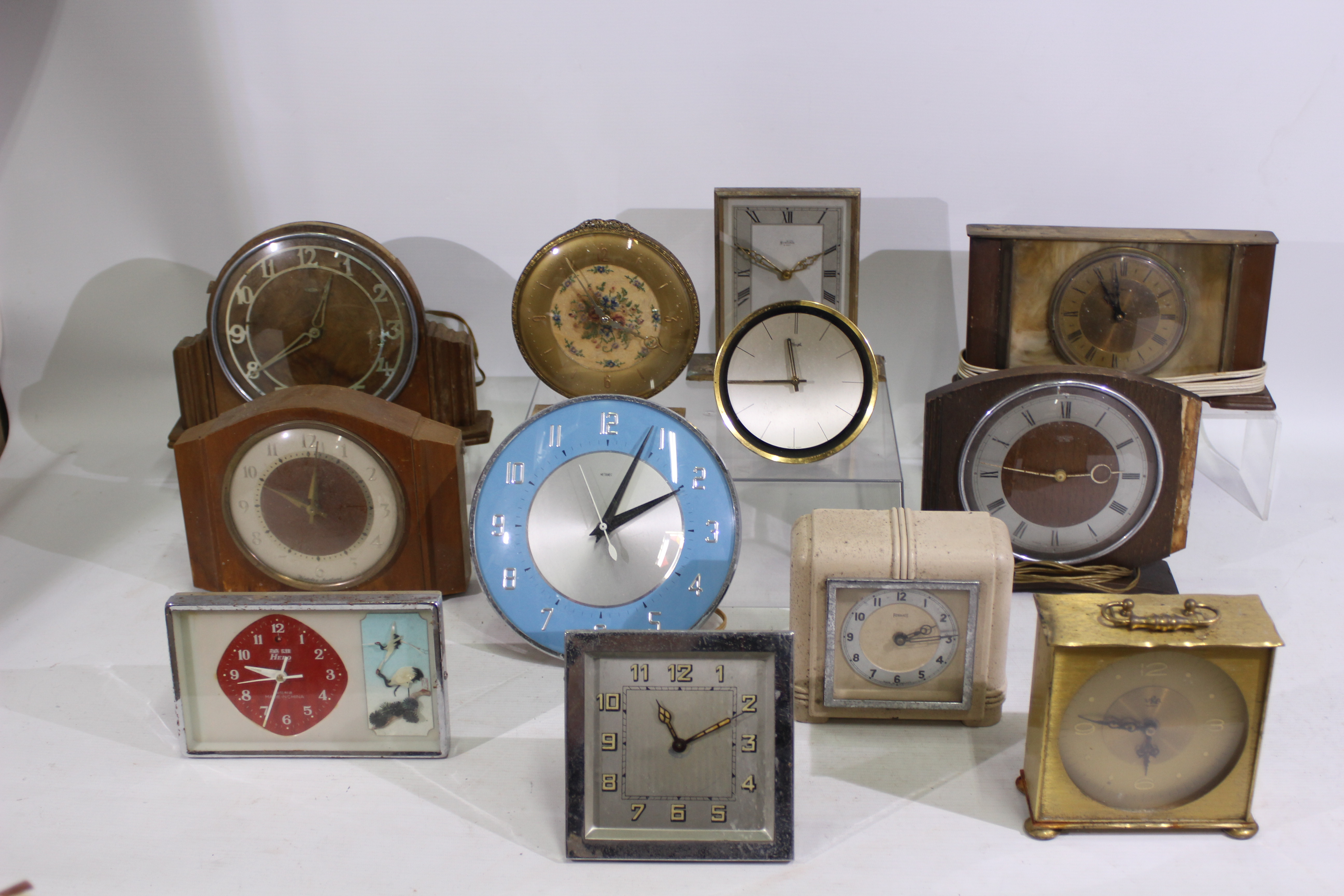 A collection of vintage clocks to include Metamec, Bentima, Westclox and other. - Image 2 of 7