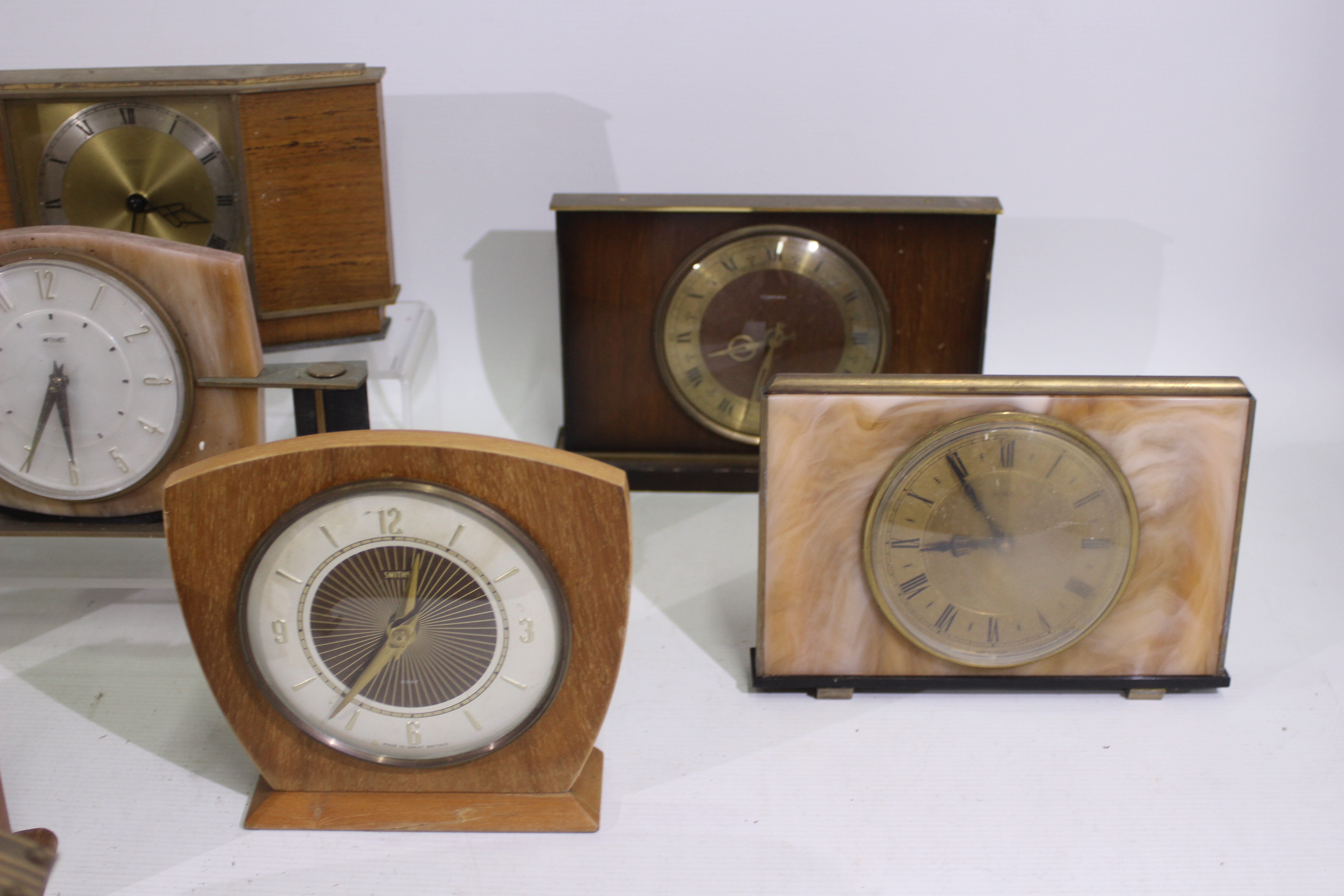 A quantity of vintage desk and mantel clocks to include Smiths, Westclox, Metamec, - Image 3 of 6