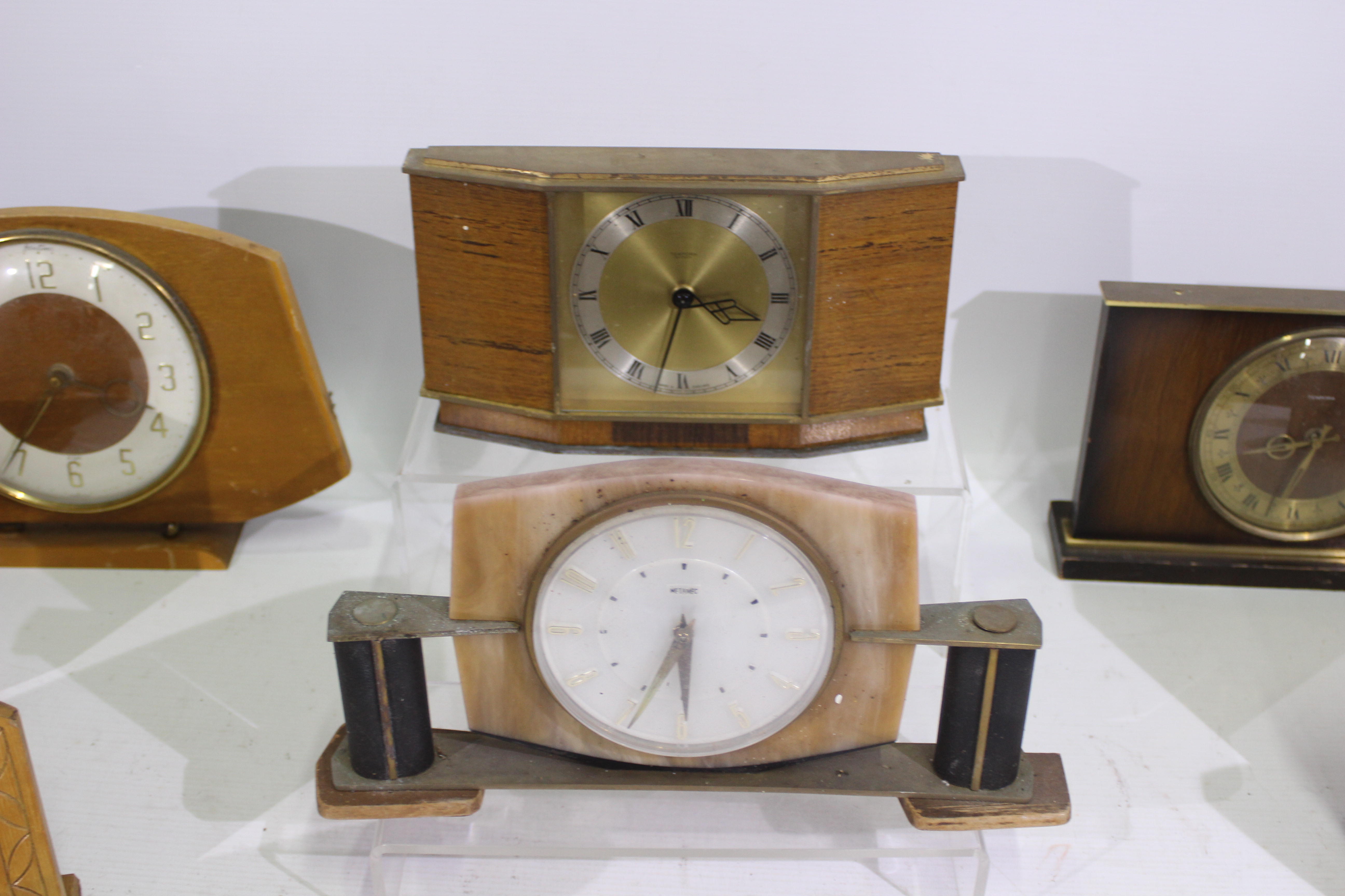 A quantity of vintage desk and mantel clocks to include Smiths, Westclox, Metamec, - Image 6 of 6