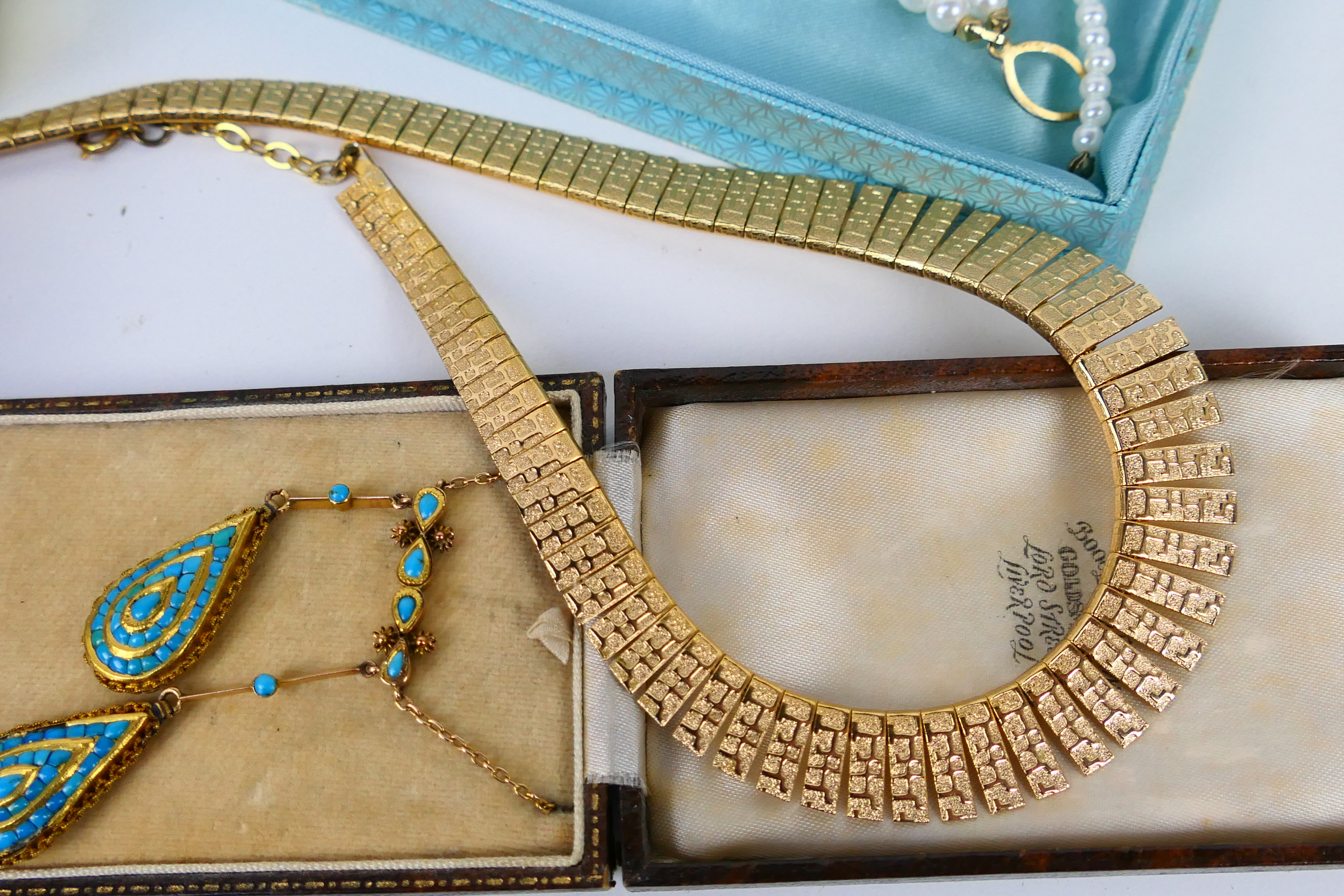 A quantity of costume jewellery including a necklace and turquoise set pendant, - Image 9 of 9