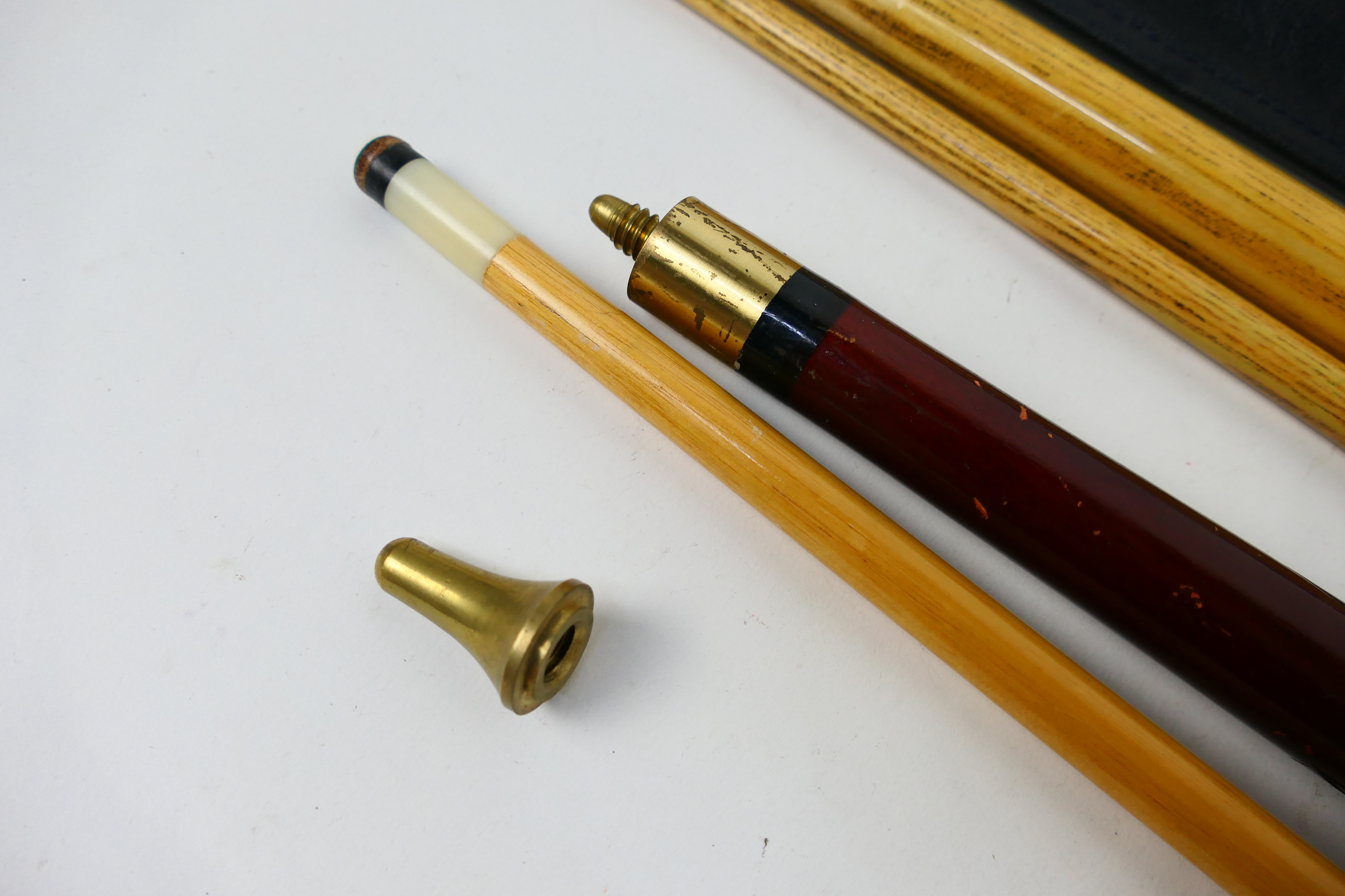 Three vintage pool cues comprising two Riley examples, - Image 5 of 6