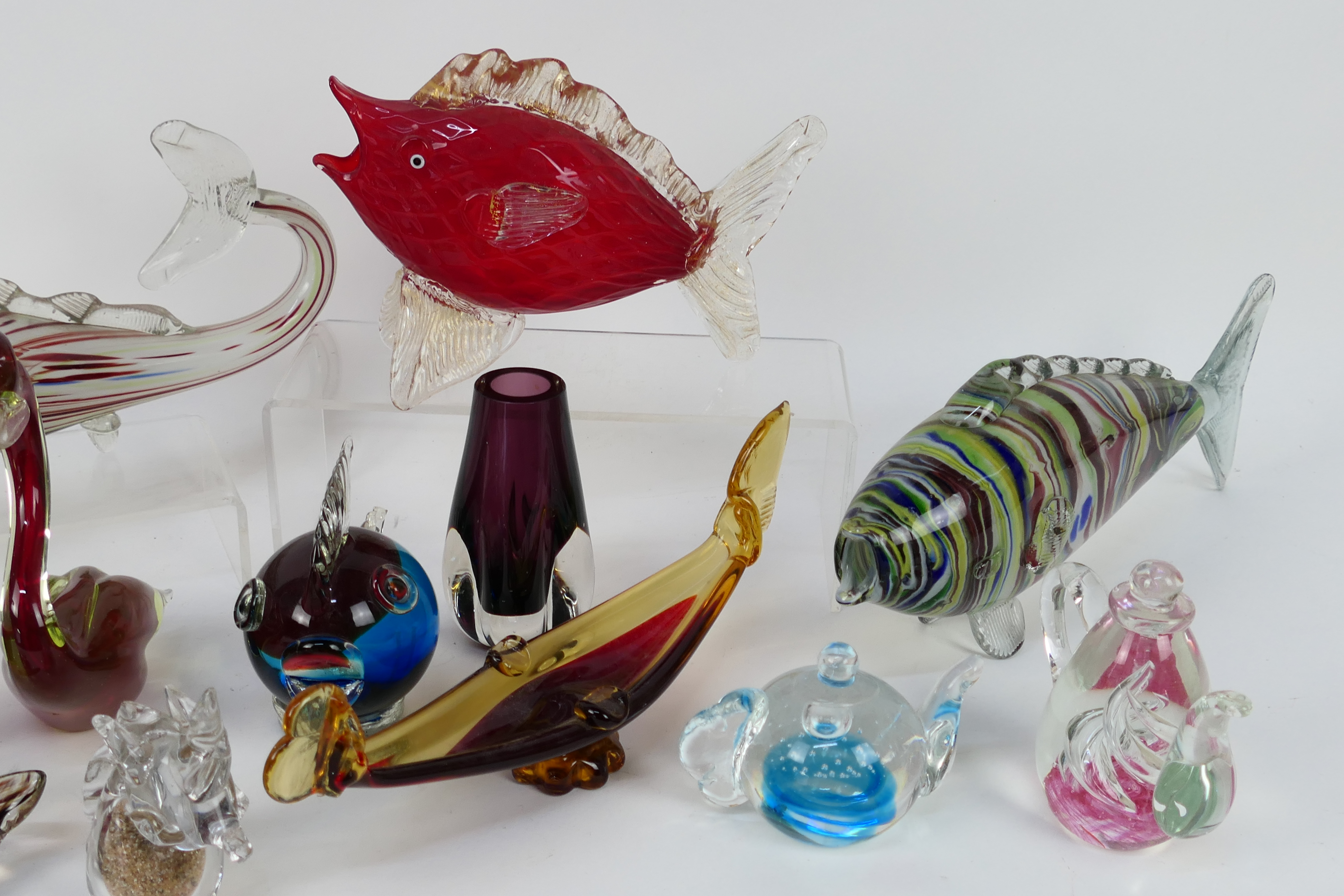 Glassware to include Murano style fish, paperweights, vase and similar, - Image 3 of 4