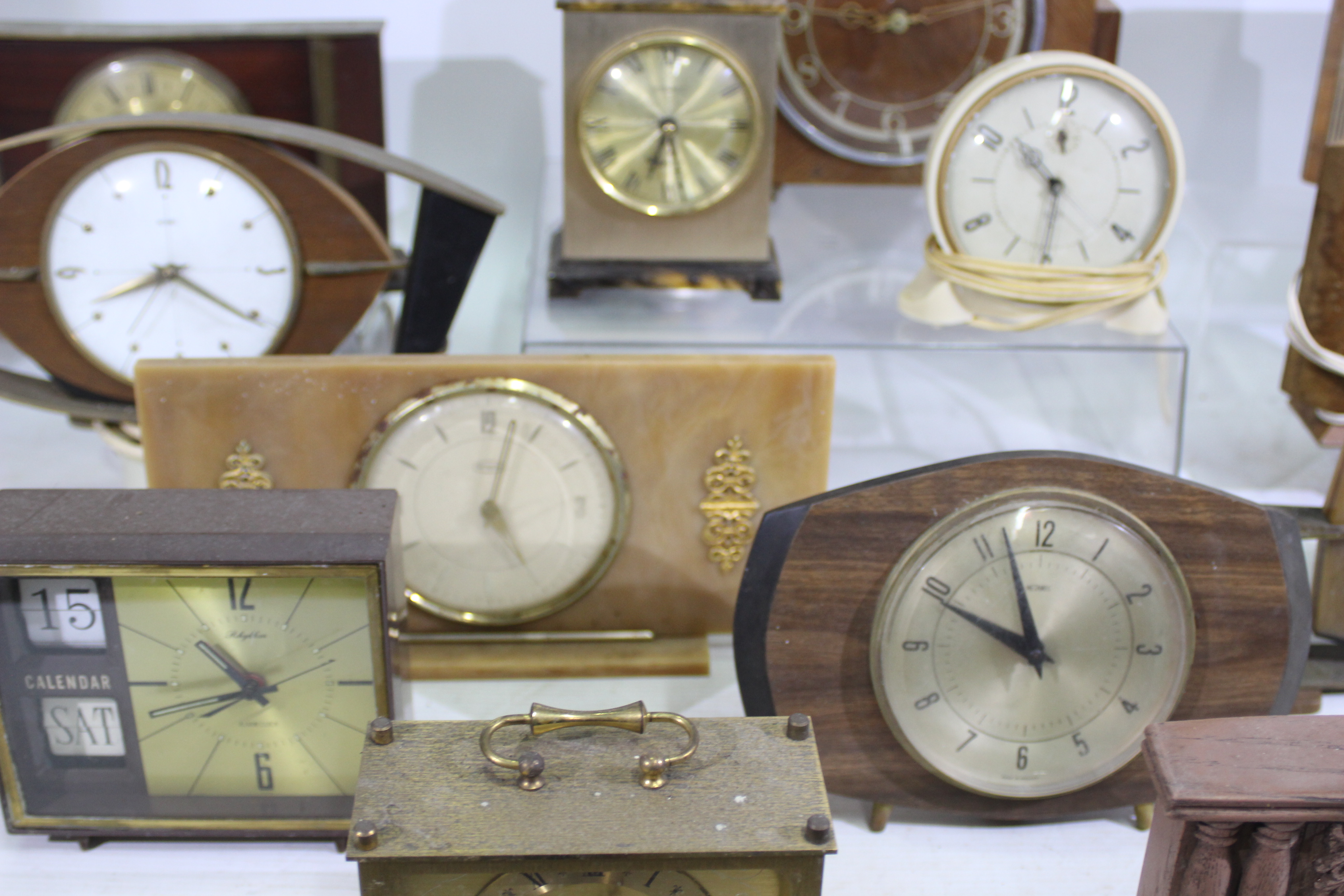 A quantity of vintage clocks to include Smiths, Metamec, Acctim and similar. - Image 4 of 7