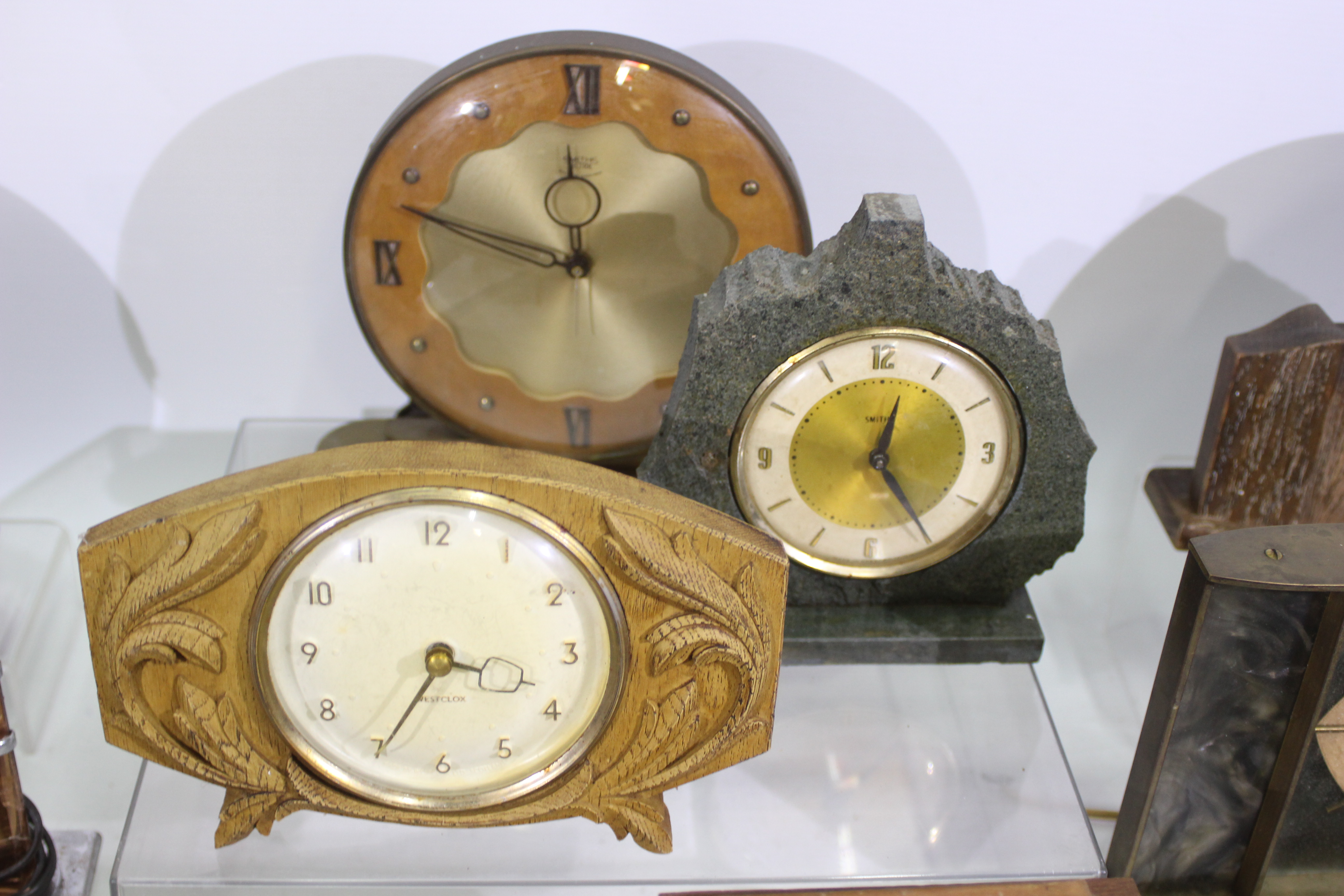 A collection of vintage clocks to include Metamec, Smiths, Bentima, Ferranti and other. - Image 3 of 8