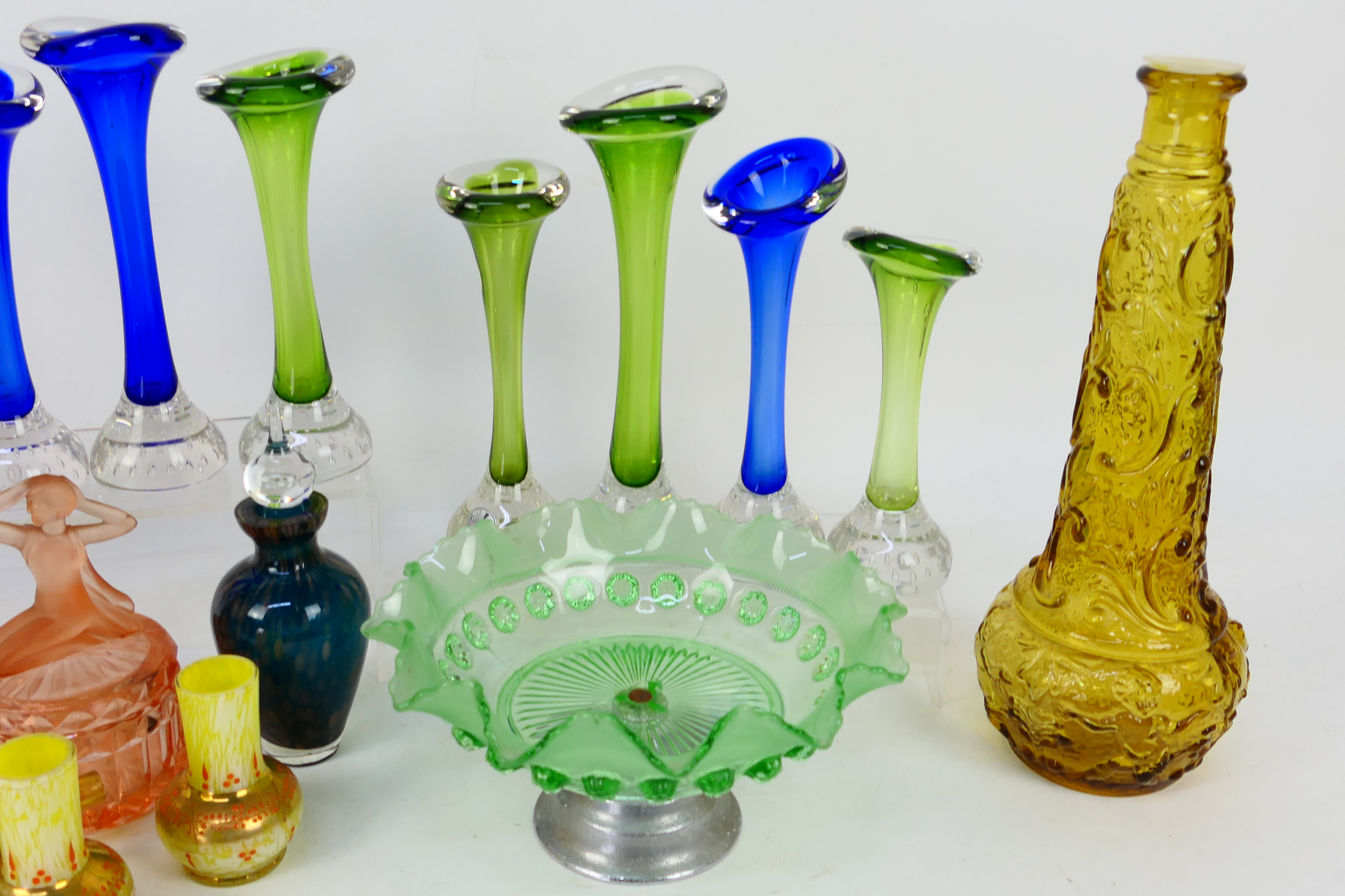 A collection of glassware to include Art Deco style and other. - Image 4 of 4