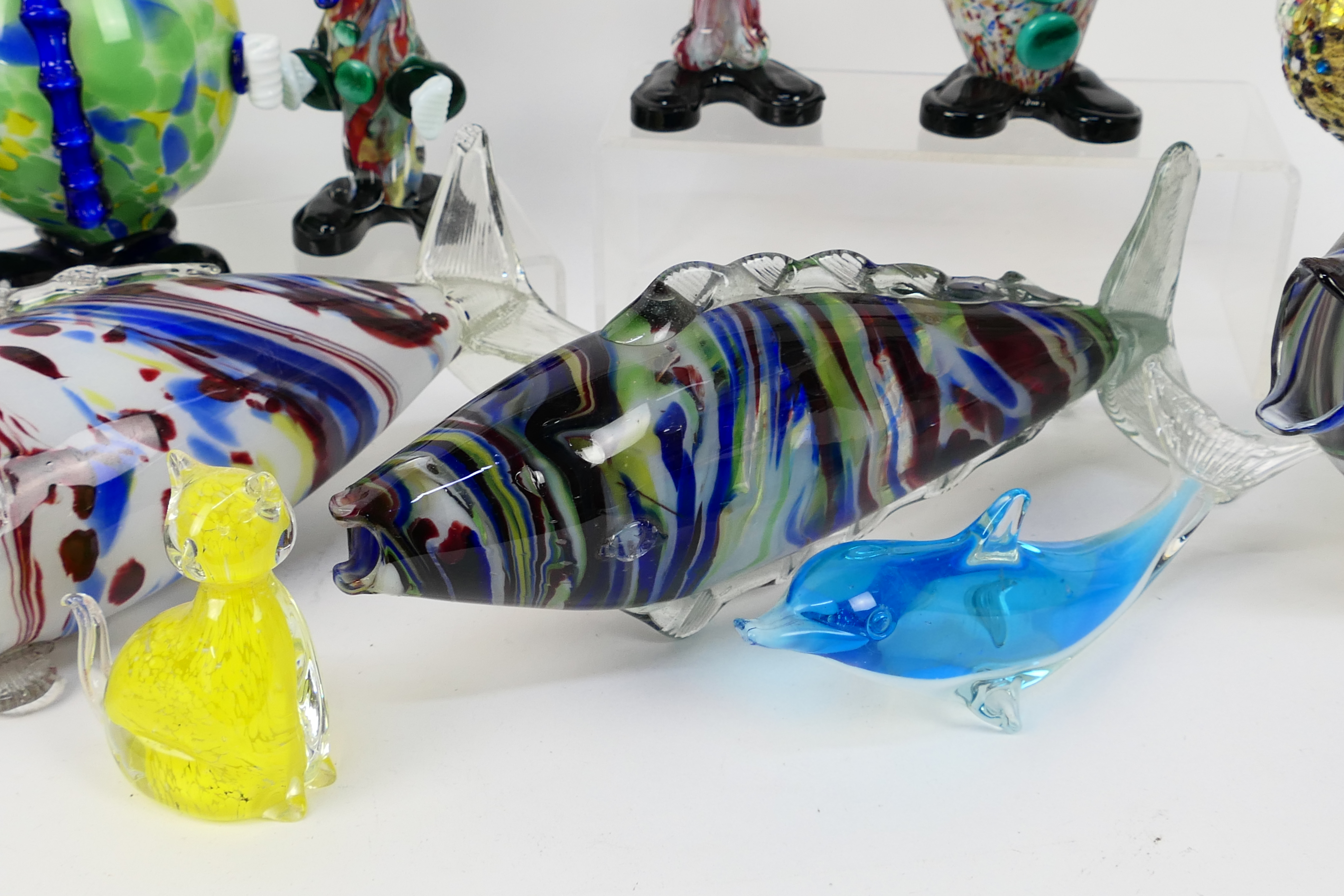 A collection of glass fish, clowns and similar to include Murano, largest approximately 38 cm (l). - Image 4 of 5