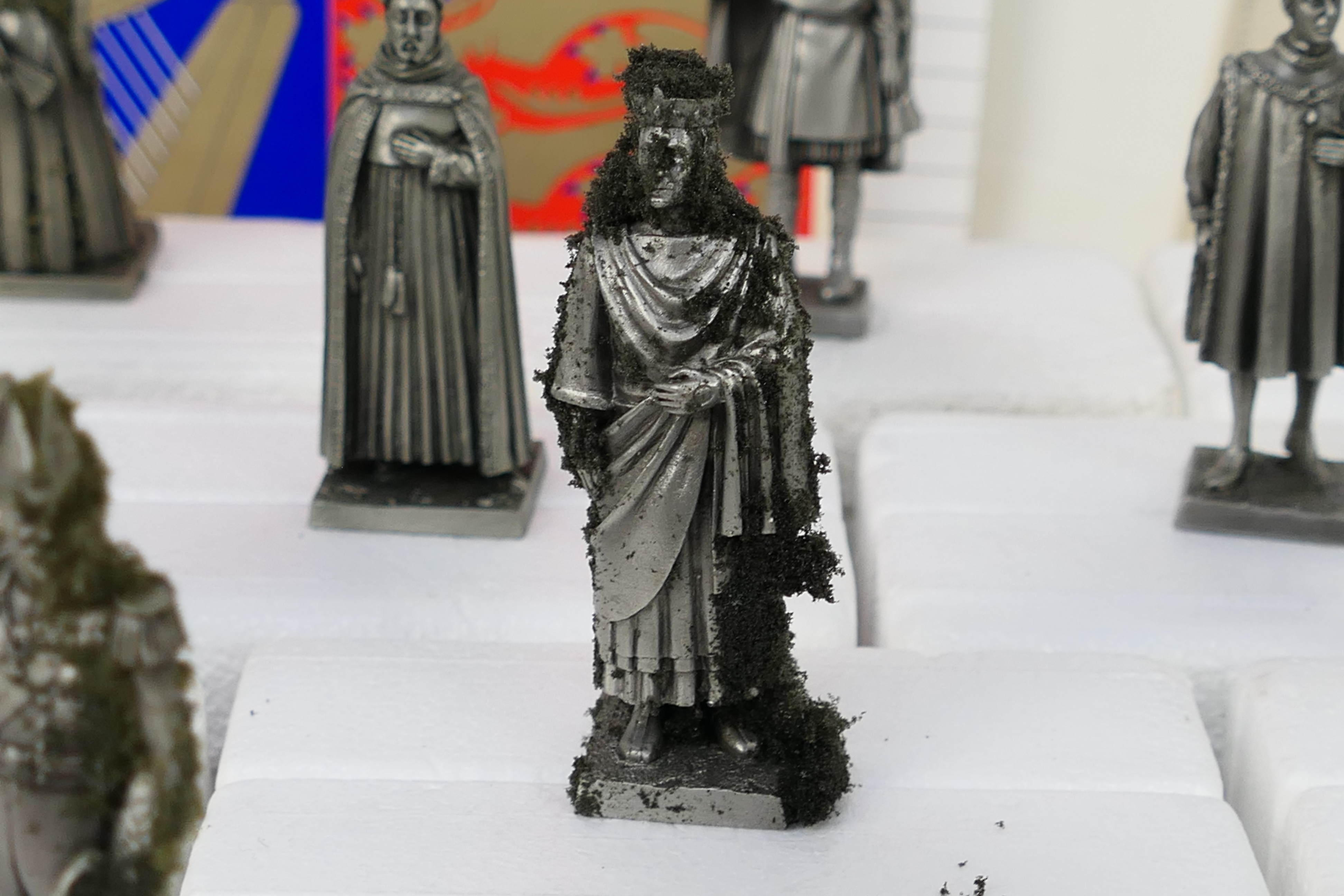 Thirty five miniature pewter figures fro - Image 6 of 8