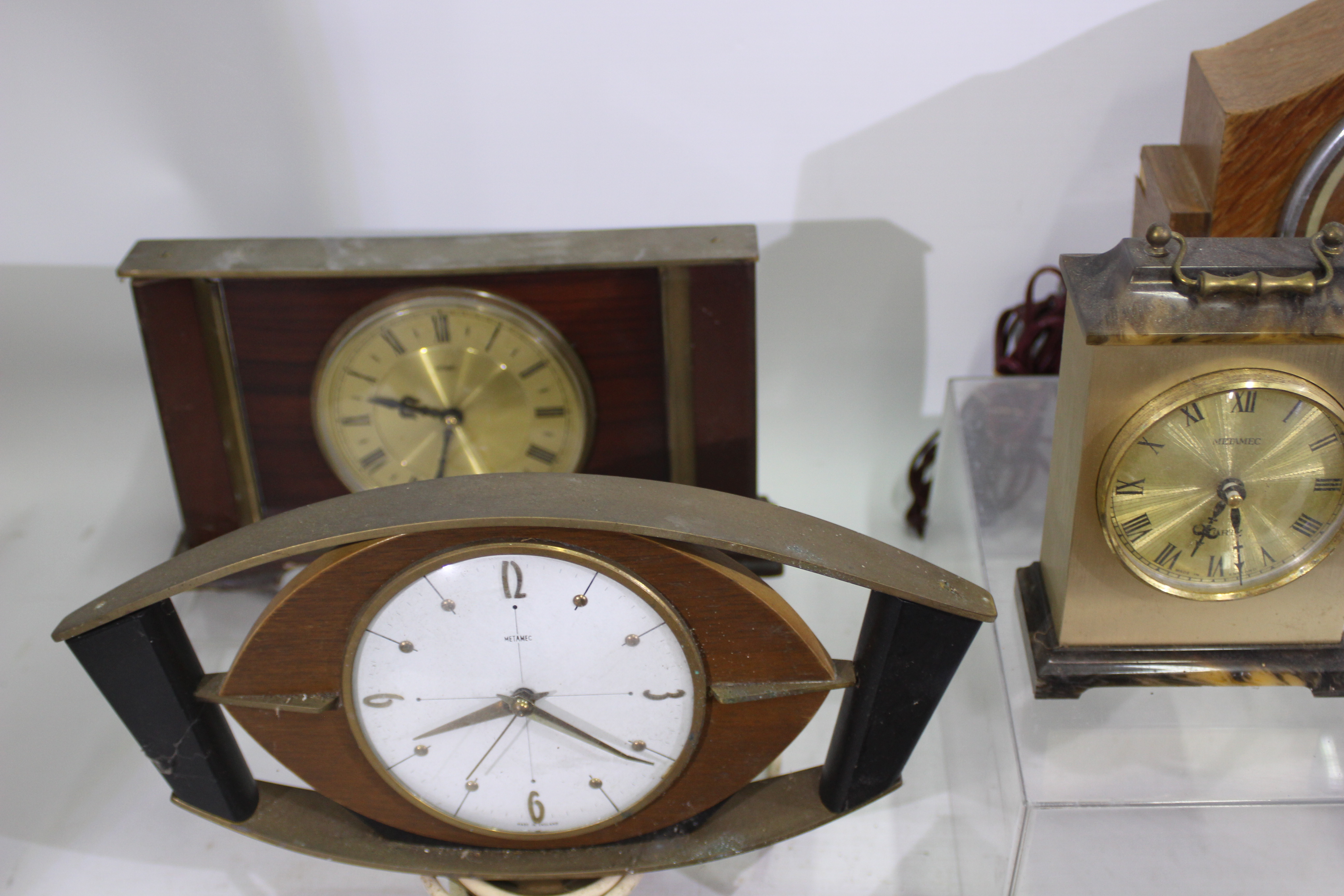 A quantity of vintage clocks to include Smiths, Metamec, Acctim and similar. - Image 3 of 7