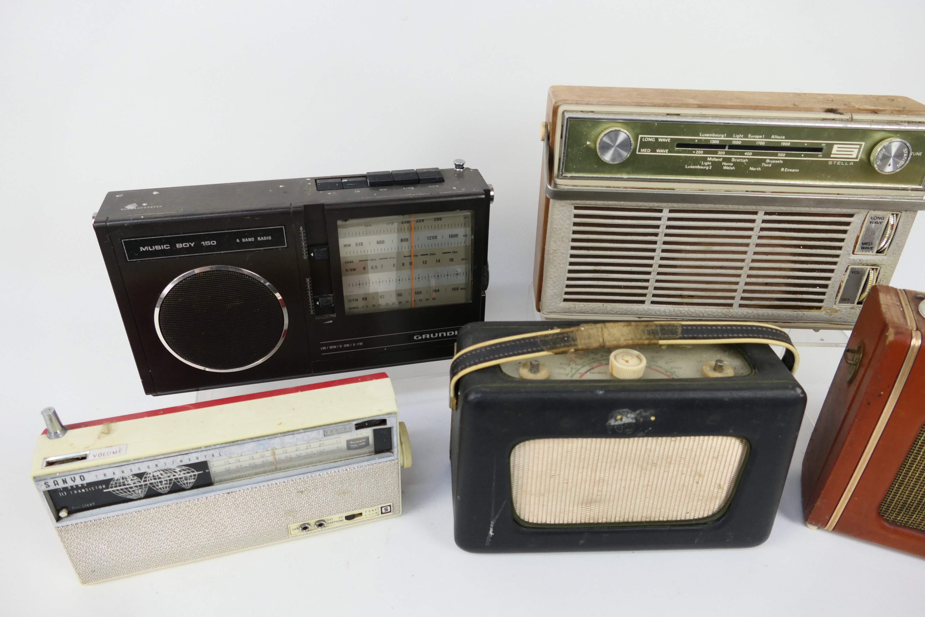 Five vintage radios to include Sanyo, Grundig, Ever Ready and other. - Image 2 of 3