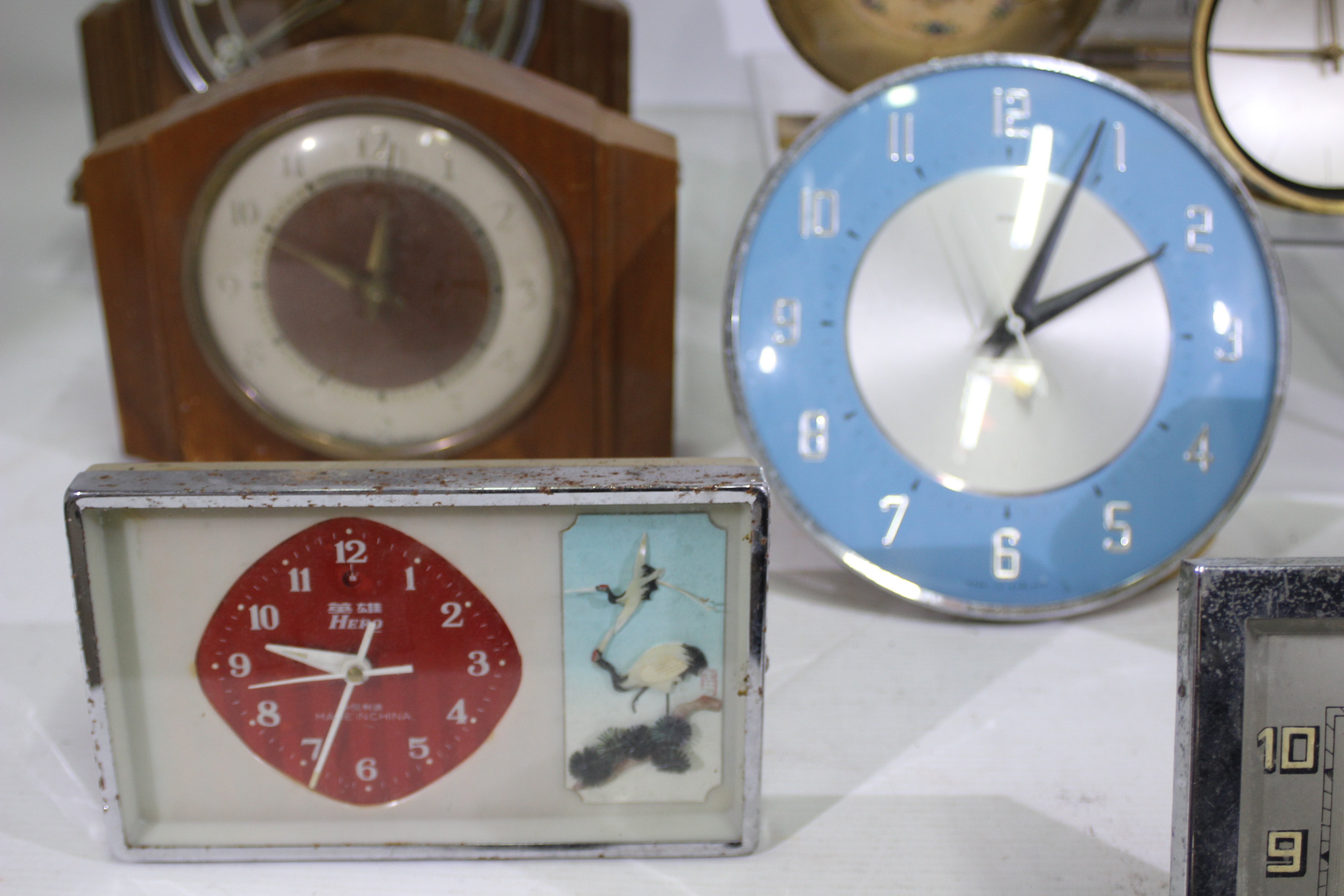 A collection of vintage clocks to include Metamec, Bentima, Westclox and other. - Image 5 of 7