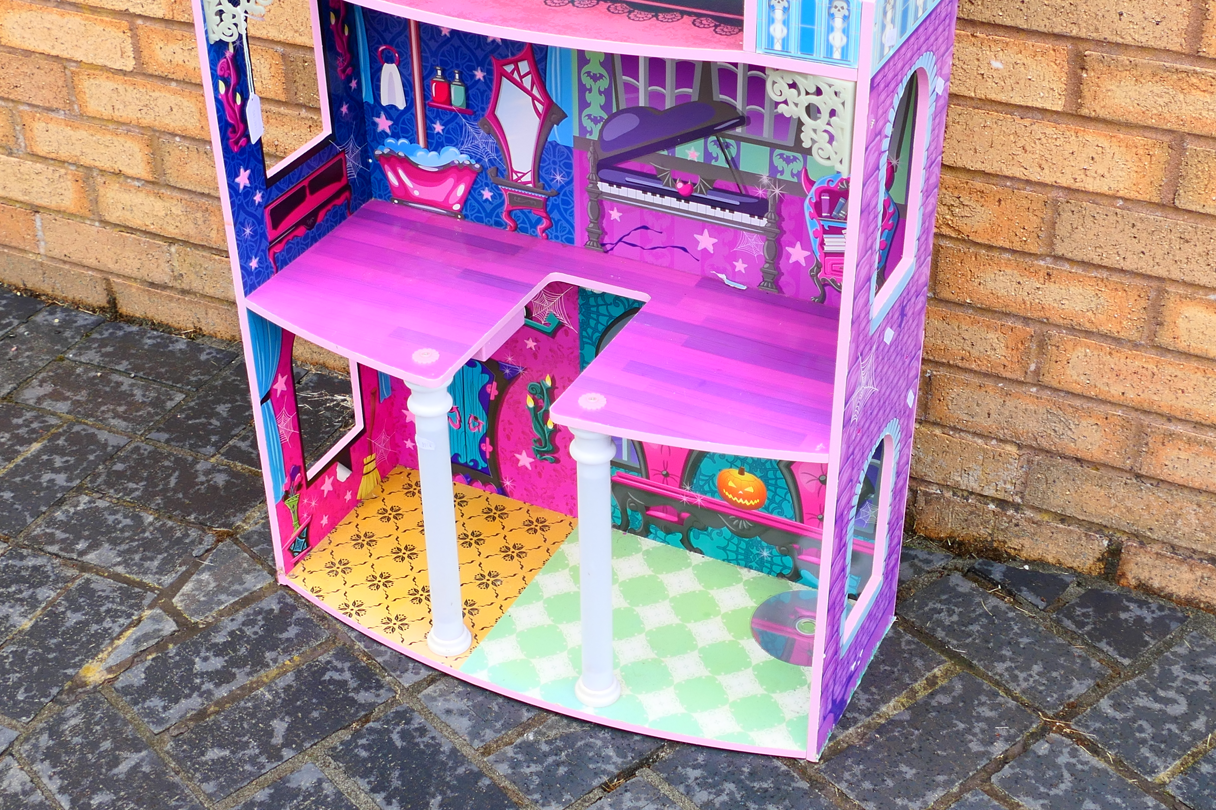 A Monster High dolls house measuring 118 x 62 x 29 cm with light up pillars. - Image 4 of 4