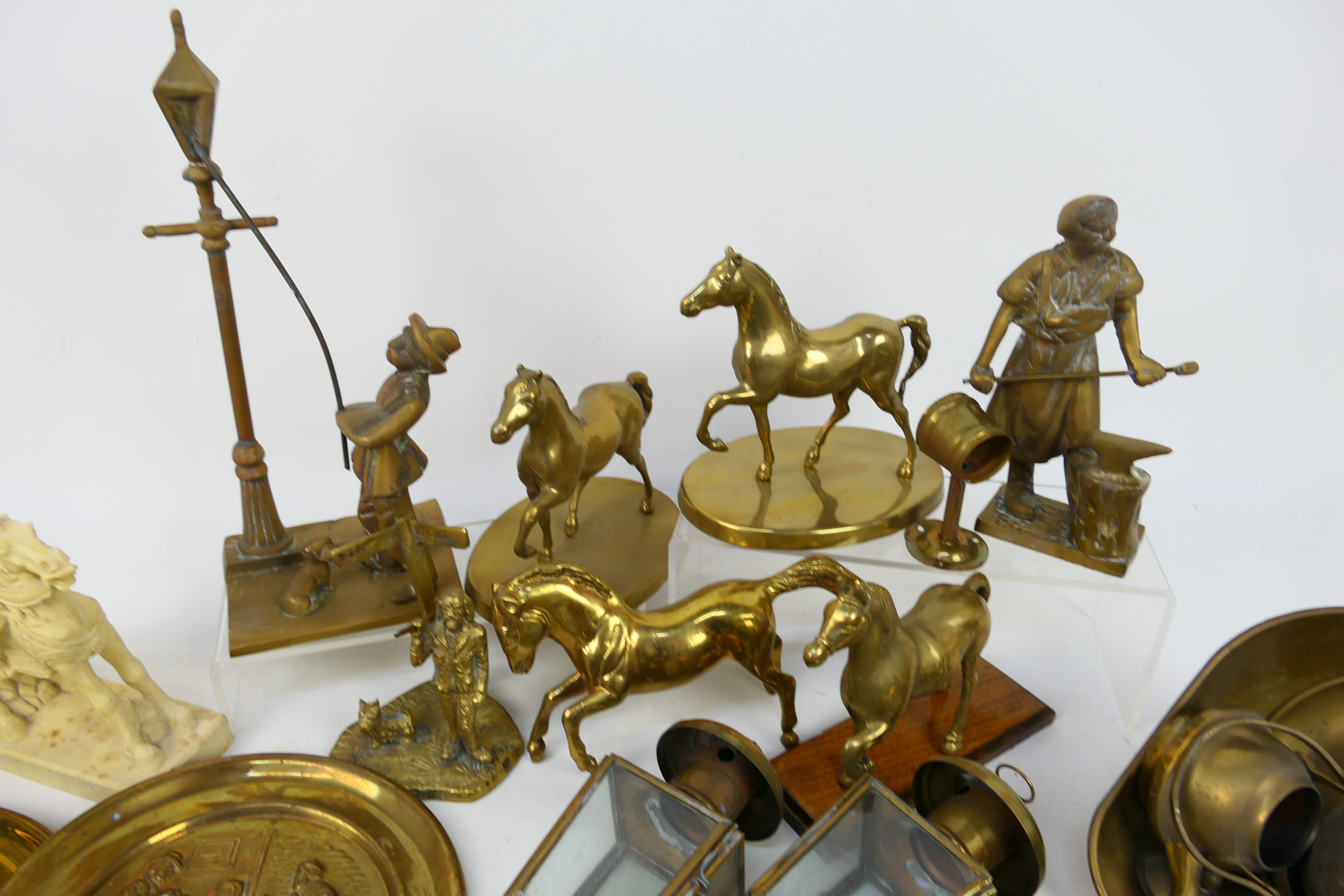 A quantity of brassware to include lanterns, ornaments and similar. - Image 2 of 4