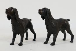 A pair of bronze dogs, approximately 10 cm (h).