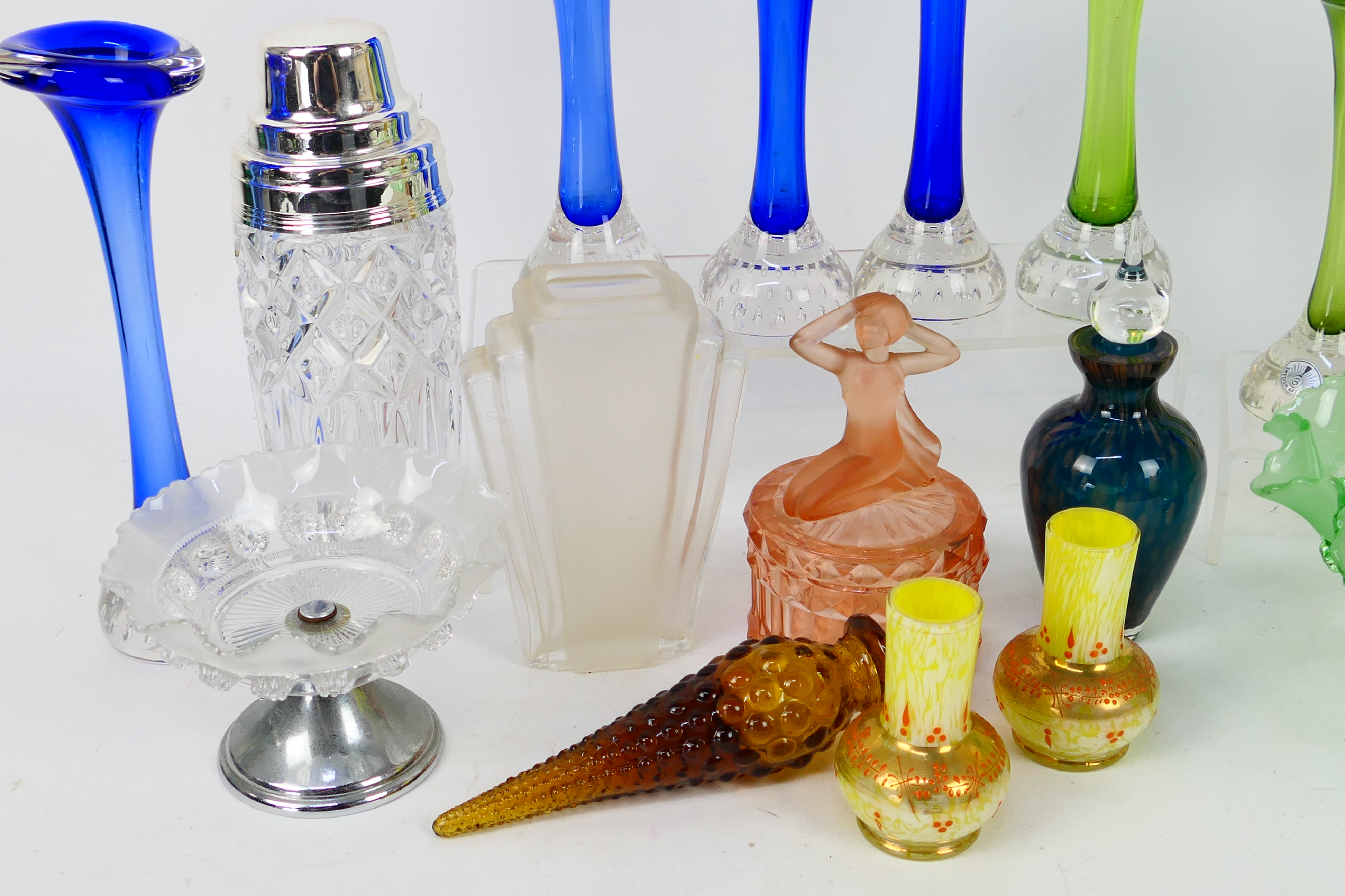 A collection of glassware to include Art Deco style and other. - Image 2 of 4