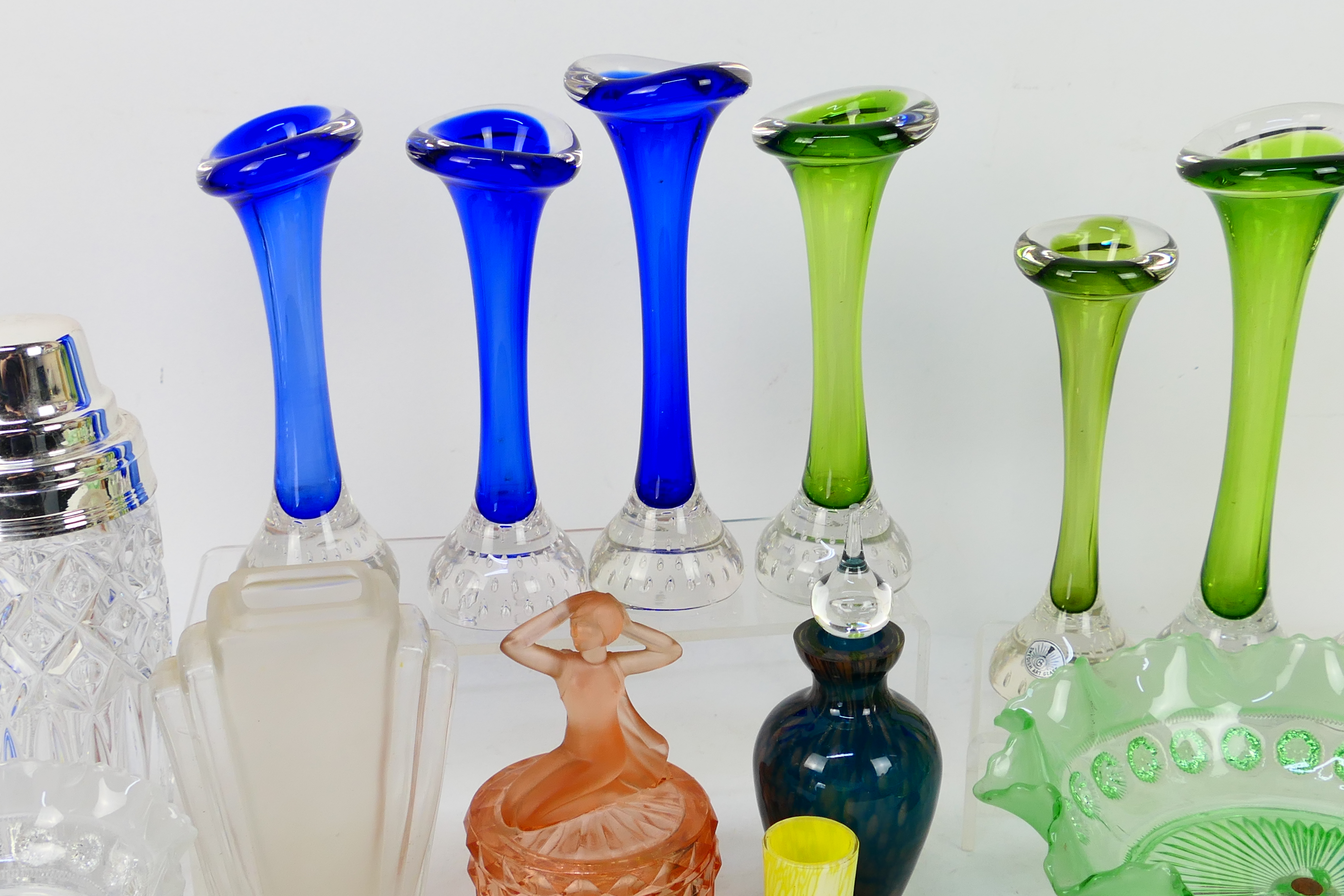 A collection of glassware to include Art Deco style and other. - Image 3 of 4