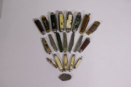 A collection of vintage penknives. Note: This lot is not for sale to people under the age of 18.