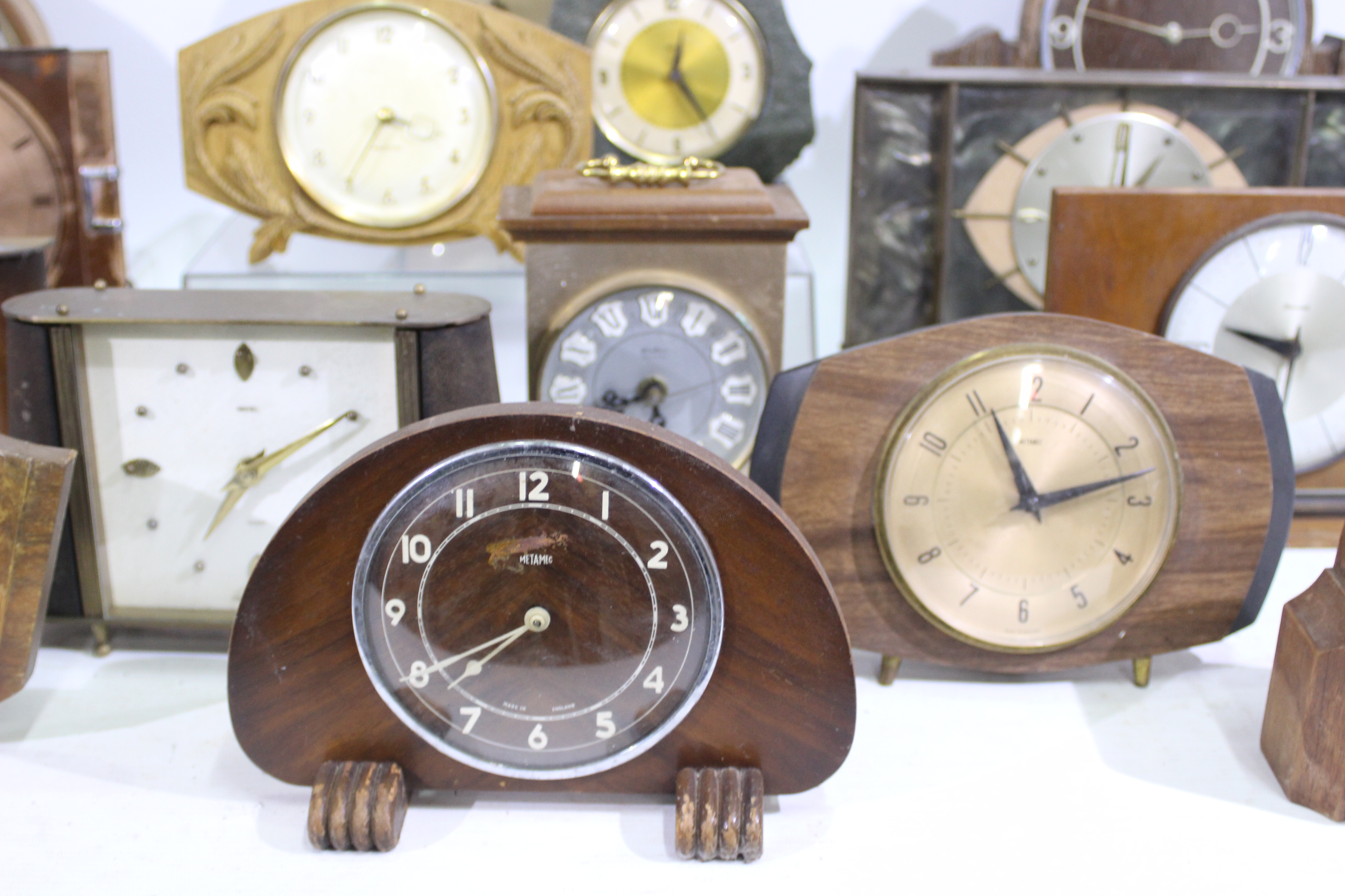 A collection of vintage clocks to include Metamec, Smiths, Bentima, Ferranti and other. - Image 6 of 8