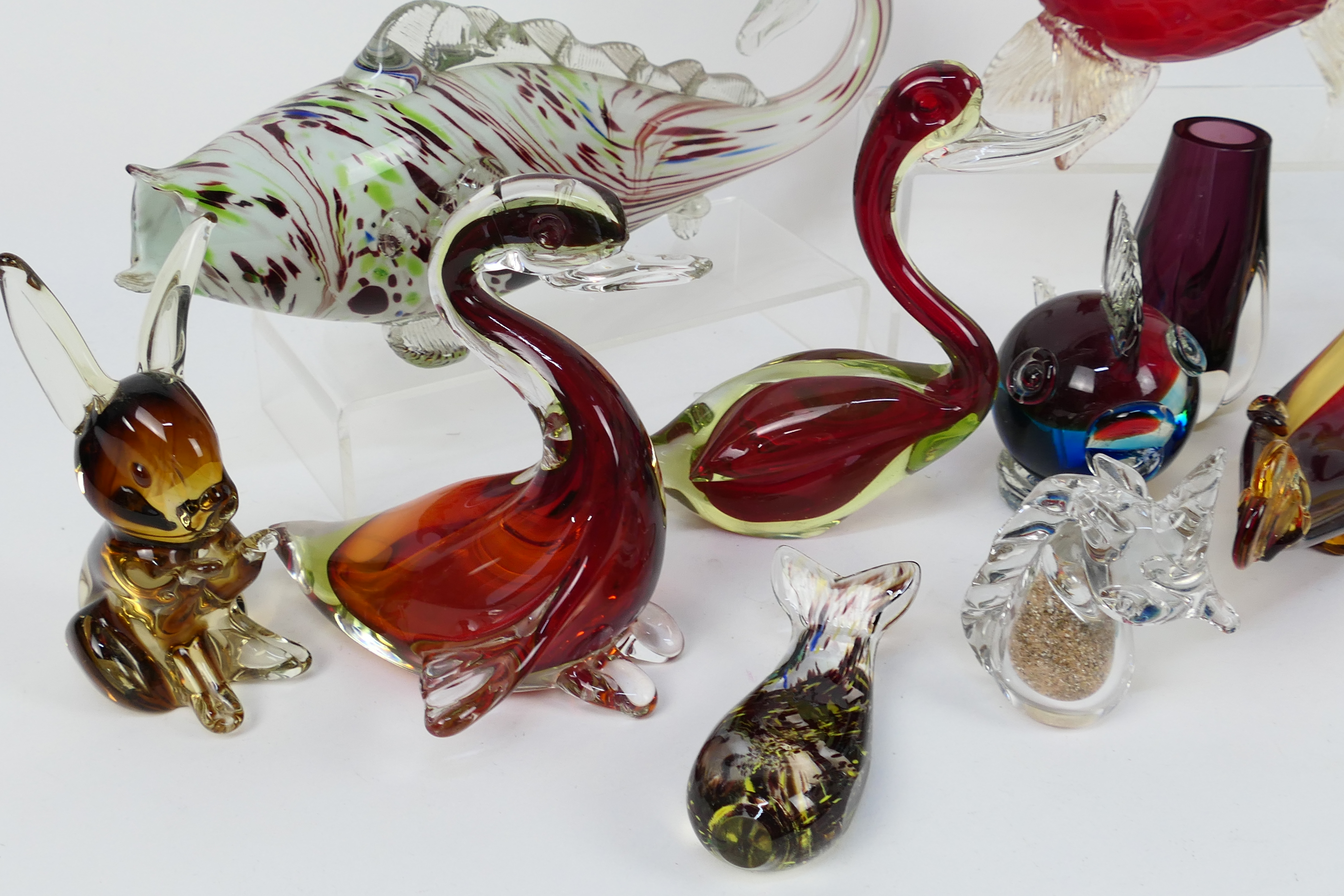 Glassware to include Murano style fish, paperweights, vase and similar, - Image 4 of 4