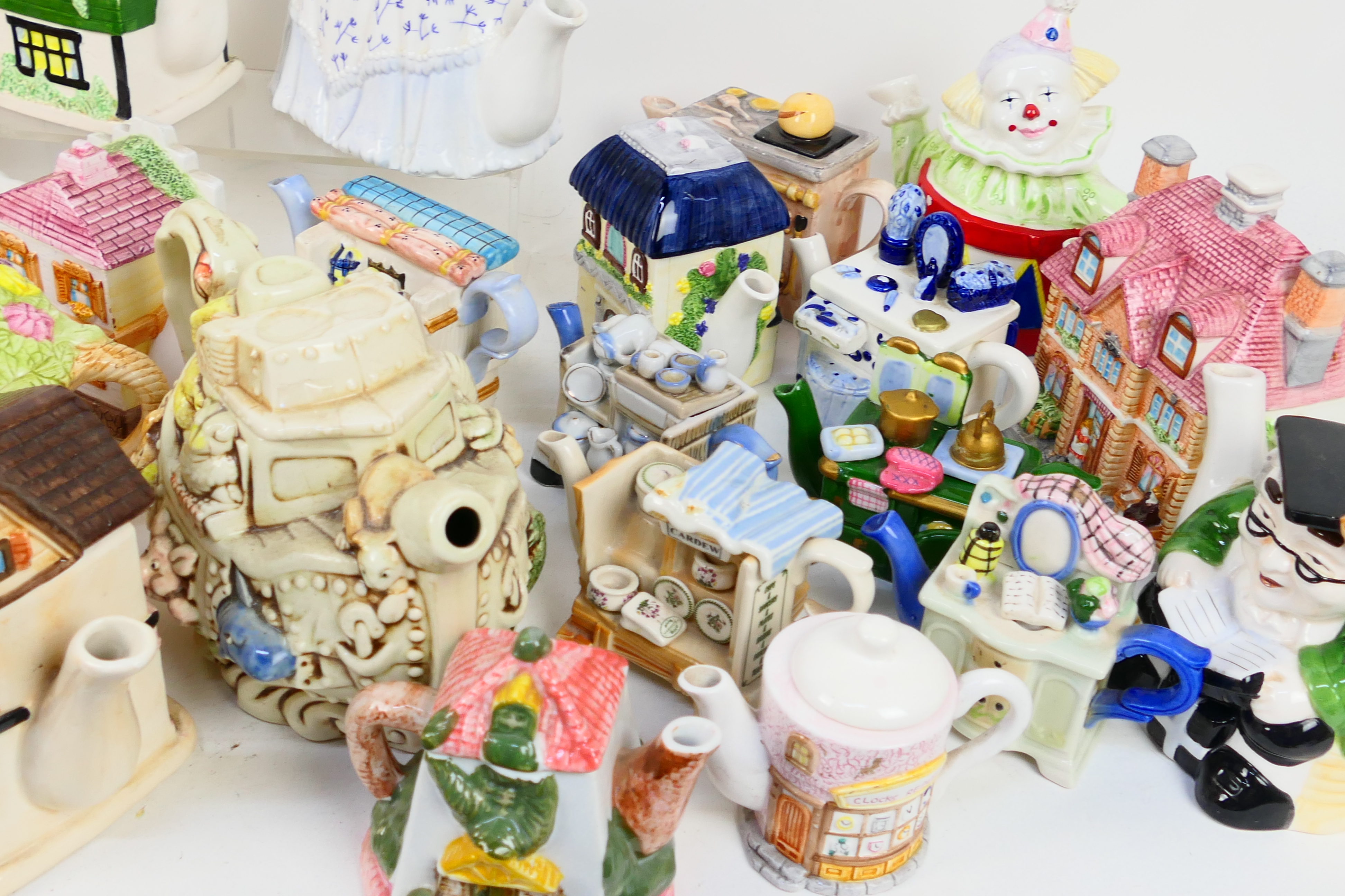 A collection of novelty teapots, two boxes. - Image 6 of 6