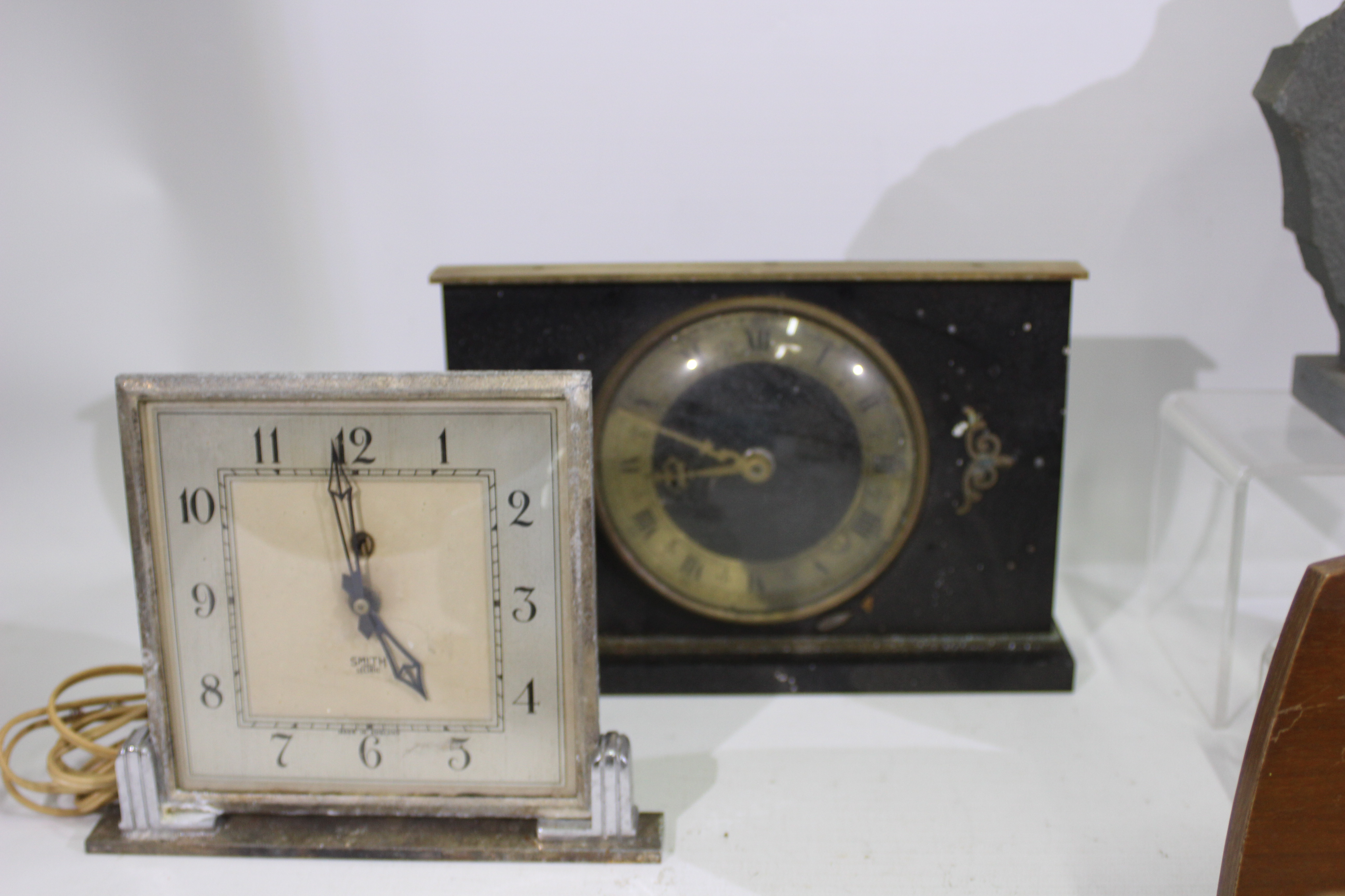 A quantity of vintage clocks to include Metamec, Westclox and other. - Image 5 of 5