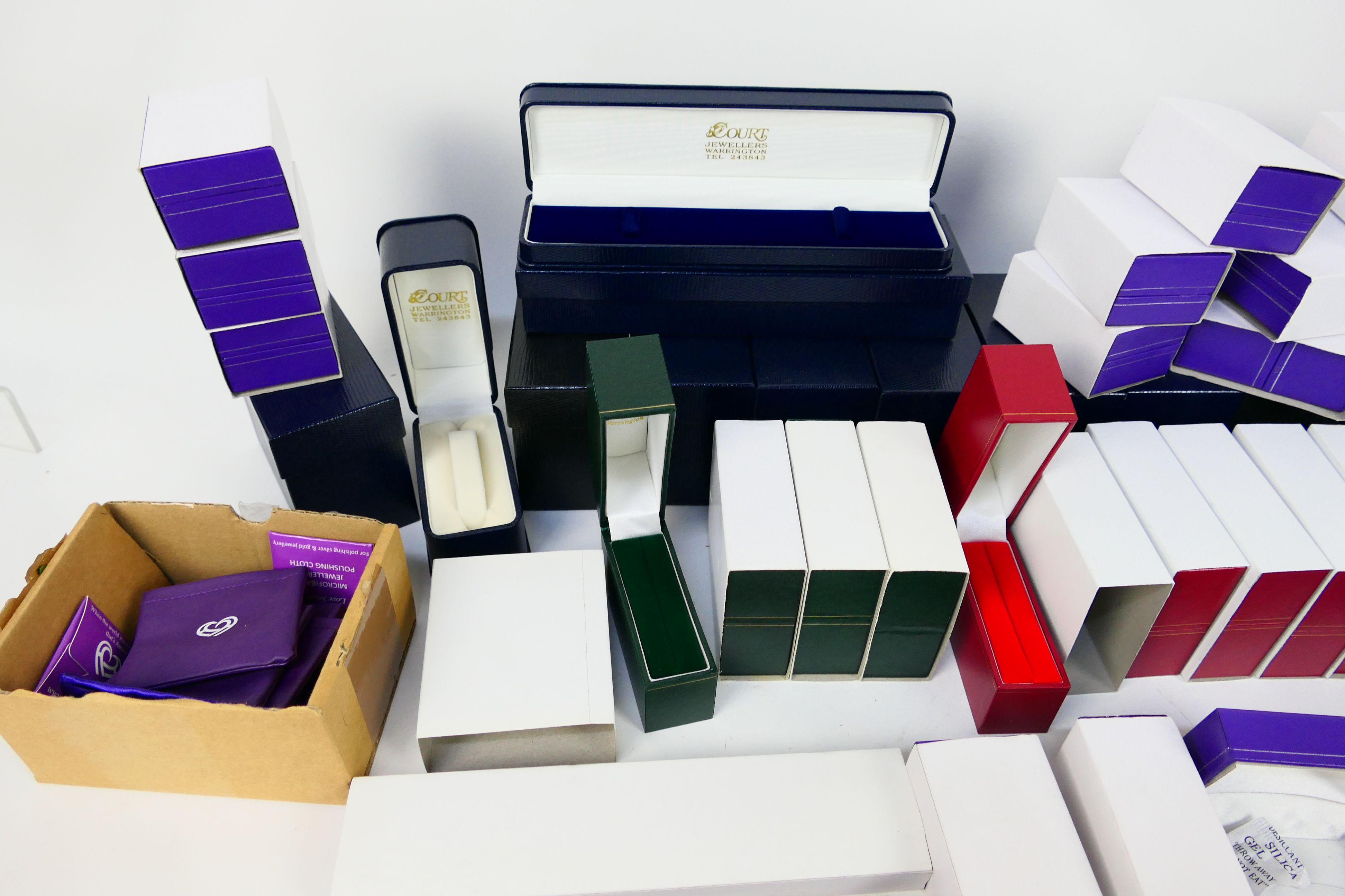 A collection of empty jewellery boxes. - Image 2 of 5